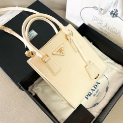 프라다 Prada Saffiano Mini 1BA358 토트 백 19CM