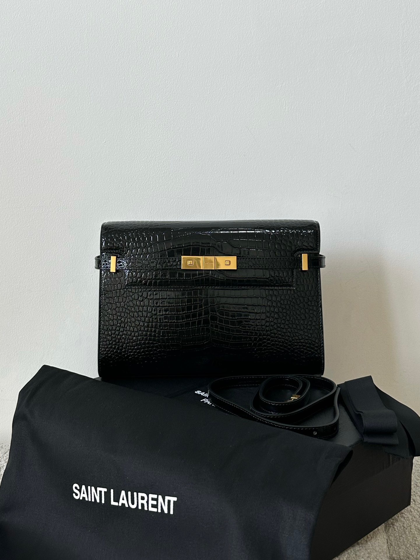 생로랑 Saint laurent/YSL 579271   맨하탄 숄더백 크로커다일 엠보스 샤이니 레더 블랙 29CM