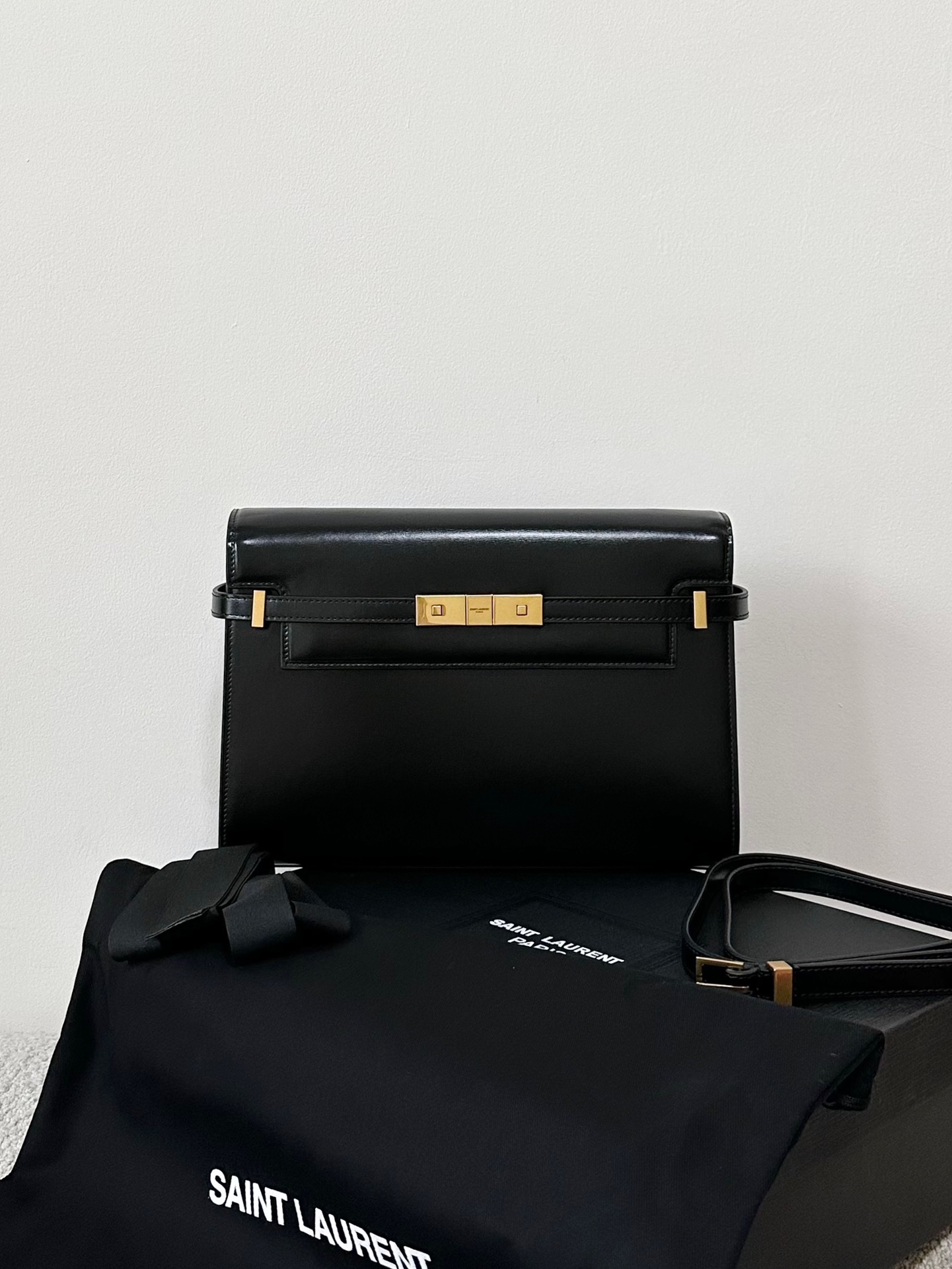 생로랑 Saint laurent/YSL 579271 맨하탄 미디움 박스 생로랑 레더 숄더백 블랙 29CM