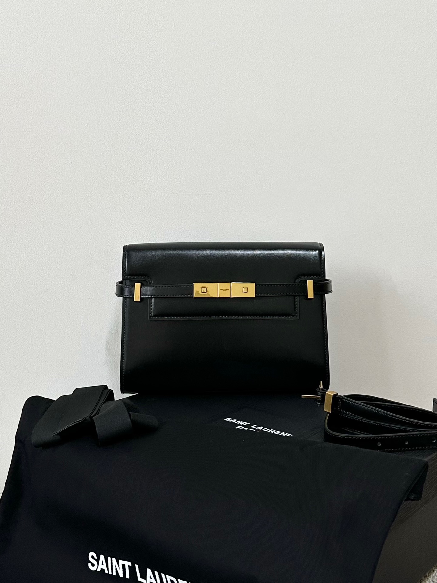 생로랑 Saint laurent/YSL 675626 맨하탄 스몰 숄더백 박스 생로랑 레더 블랙 24CM