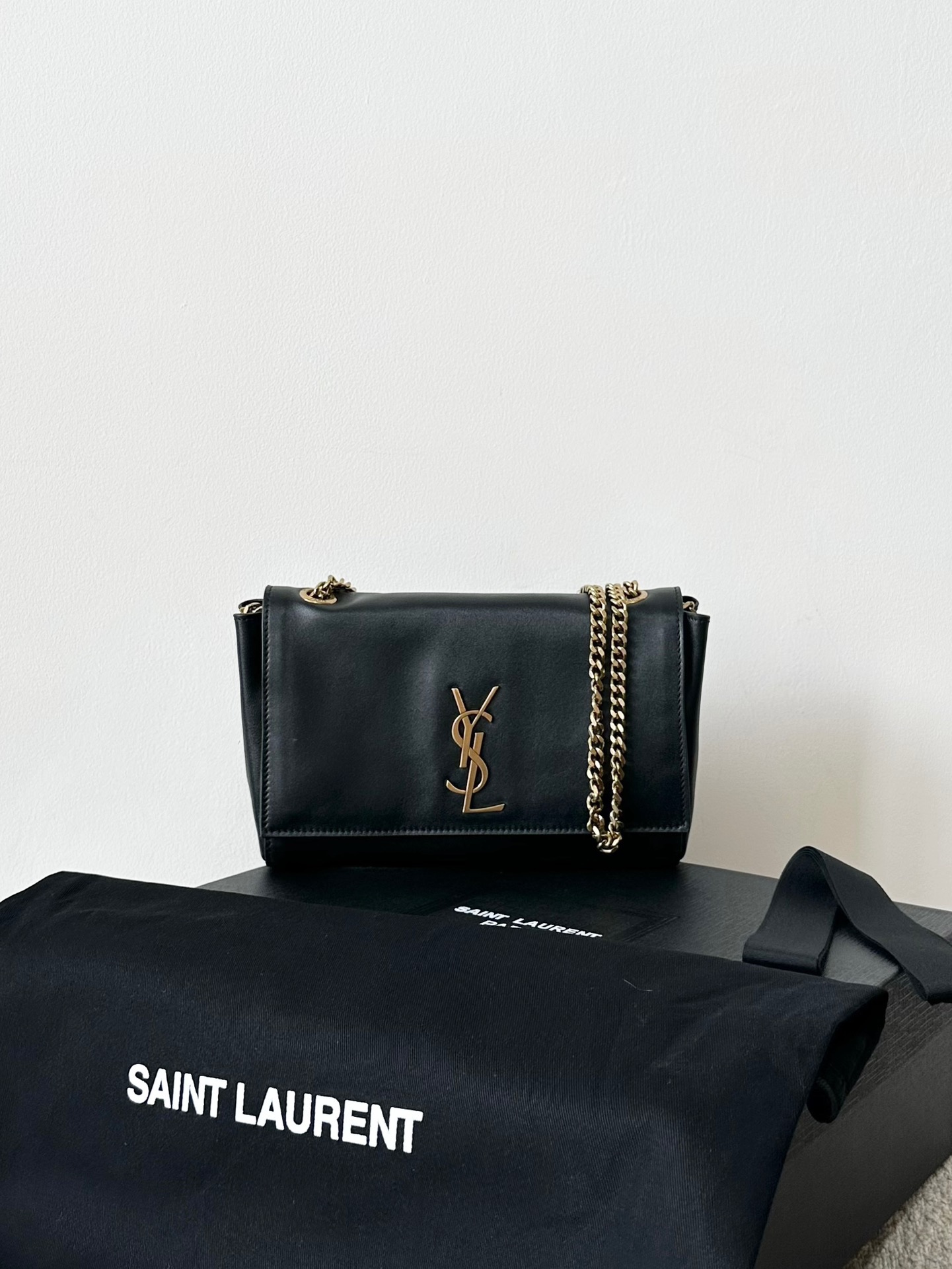 생로랑 Saint laurent/YSL 721250 케이트 스몰 서플 리버시블 체인 백 스웨이드 앤 레더 블랙 22CM