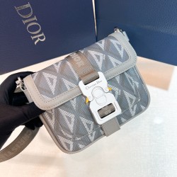 디올 Dior HitTheRoad Mini 크로스 백 19CM