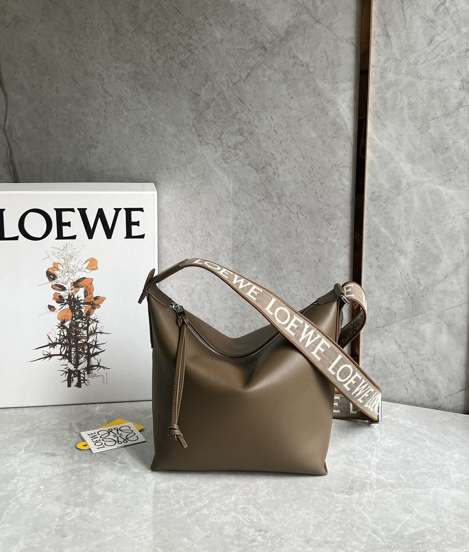 로에베 Loewe Cubi 숄더백 29.5CM