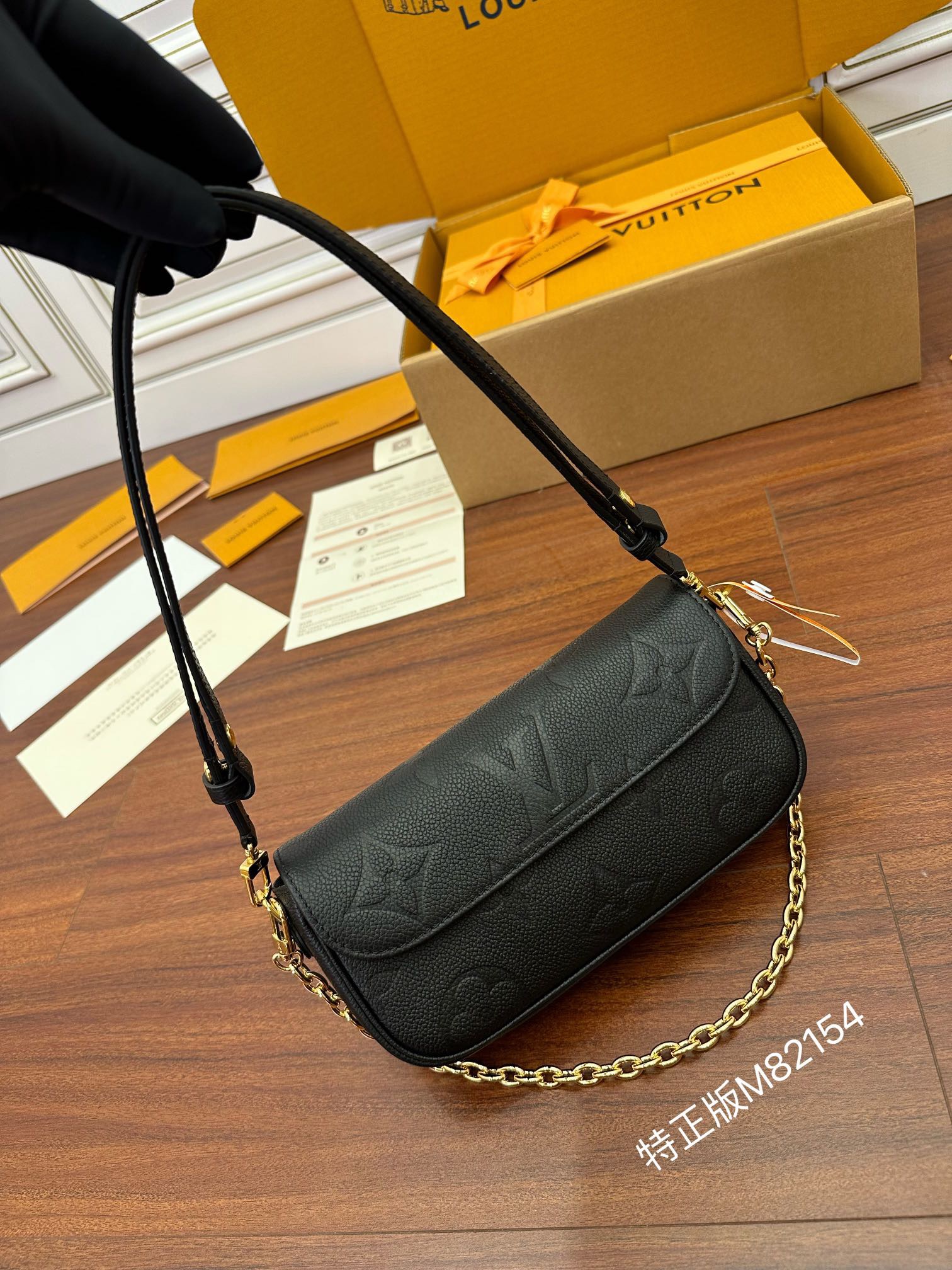 루이비통 Louis Vuitton 82154 숄더백 23.5CM