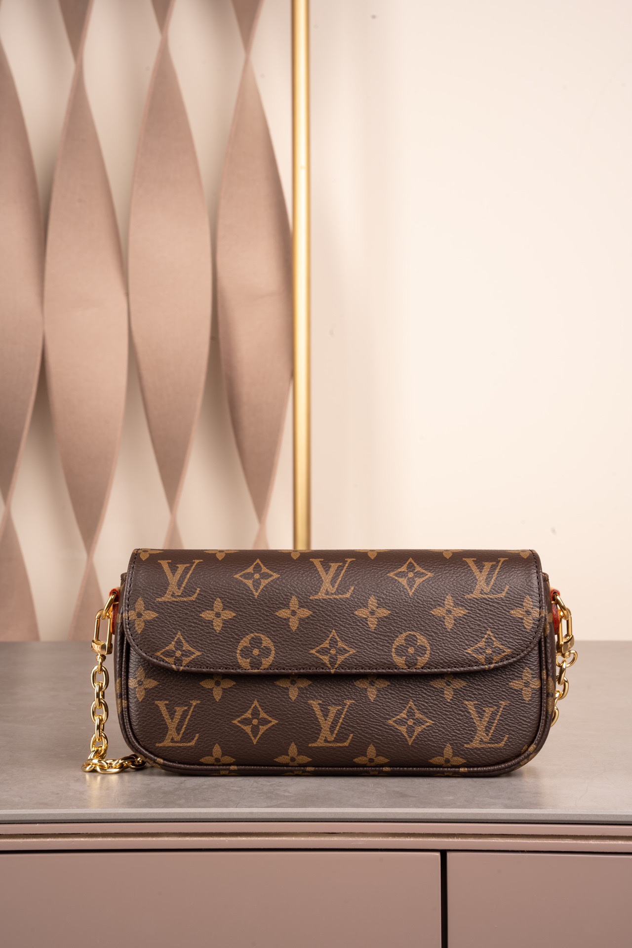 루이비통 Louis Vuitton 81911 숄더백 23.5CM