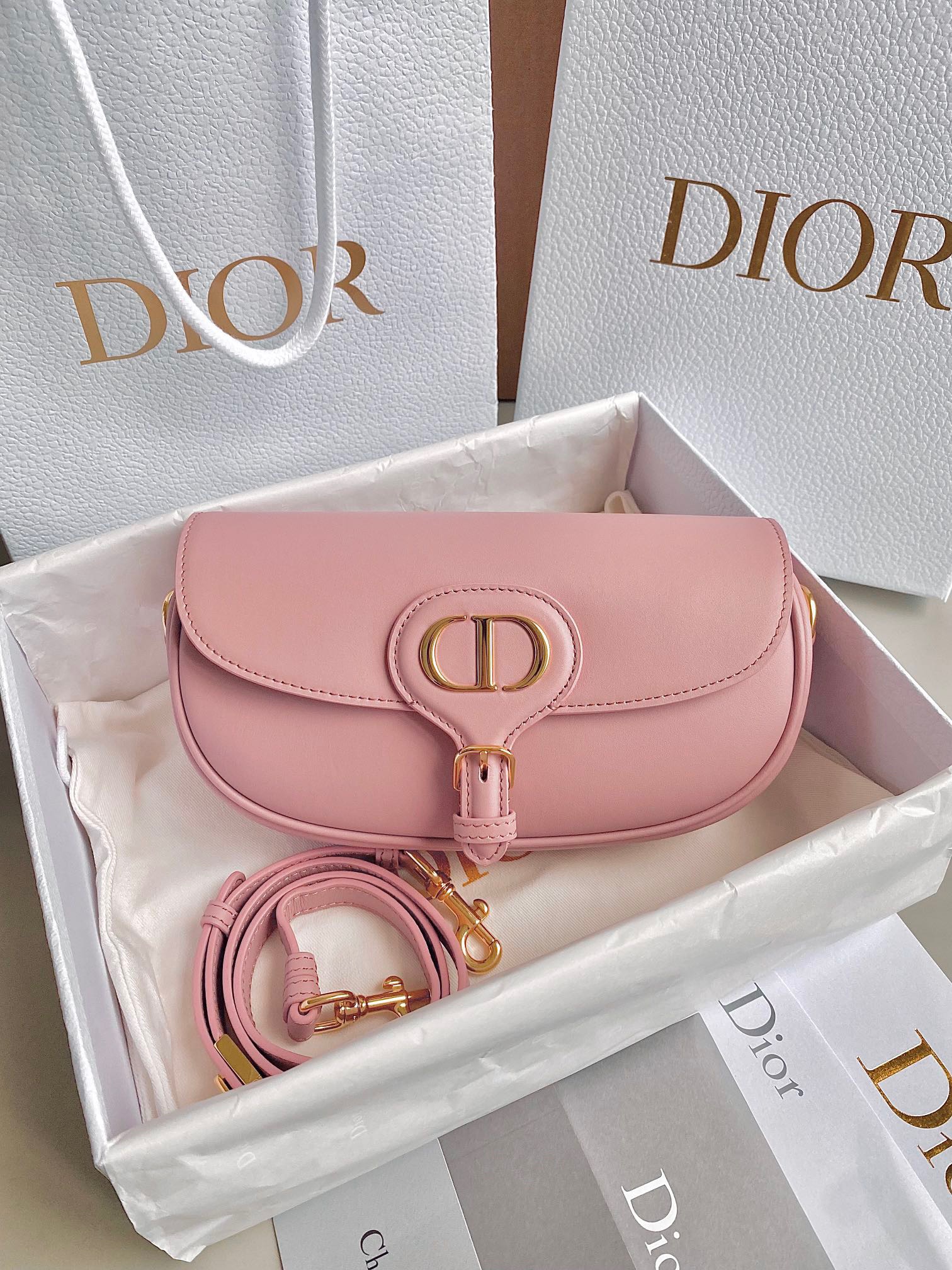 디올 Dior East-West Bobby 크로스 백 22CM