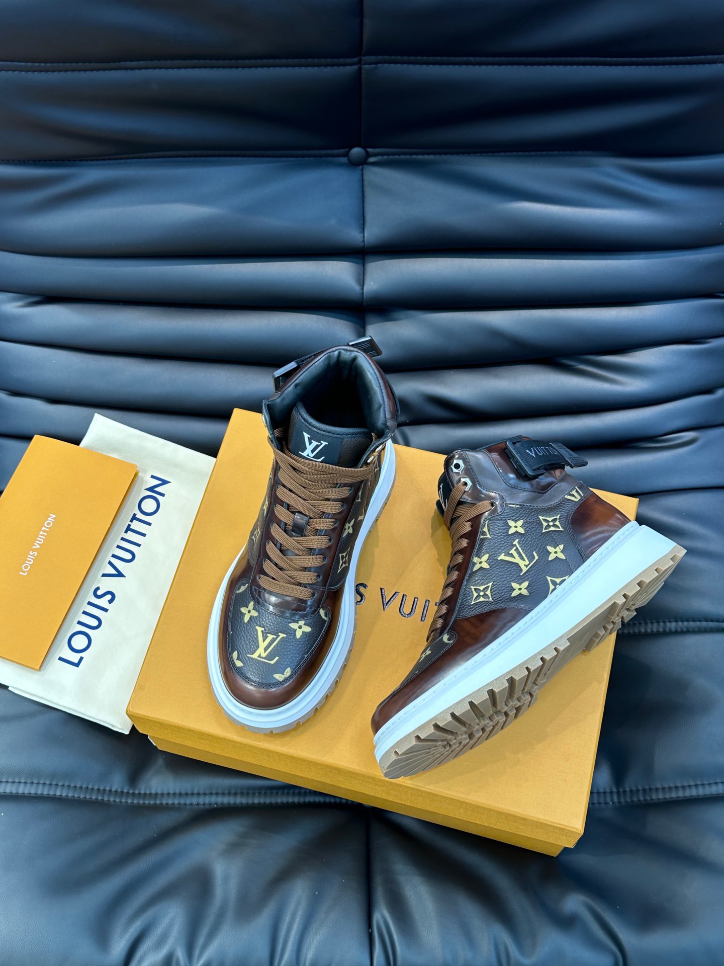루이비통 Louis Vuitton 스니커즈