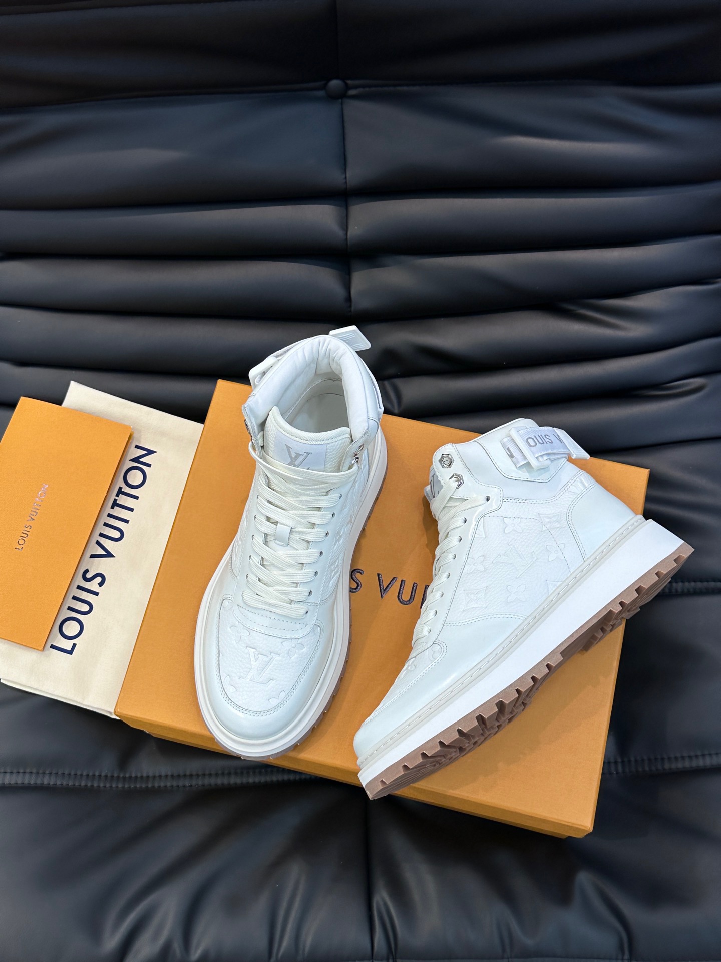 루이비통 Louis Vuitton 스니커즈