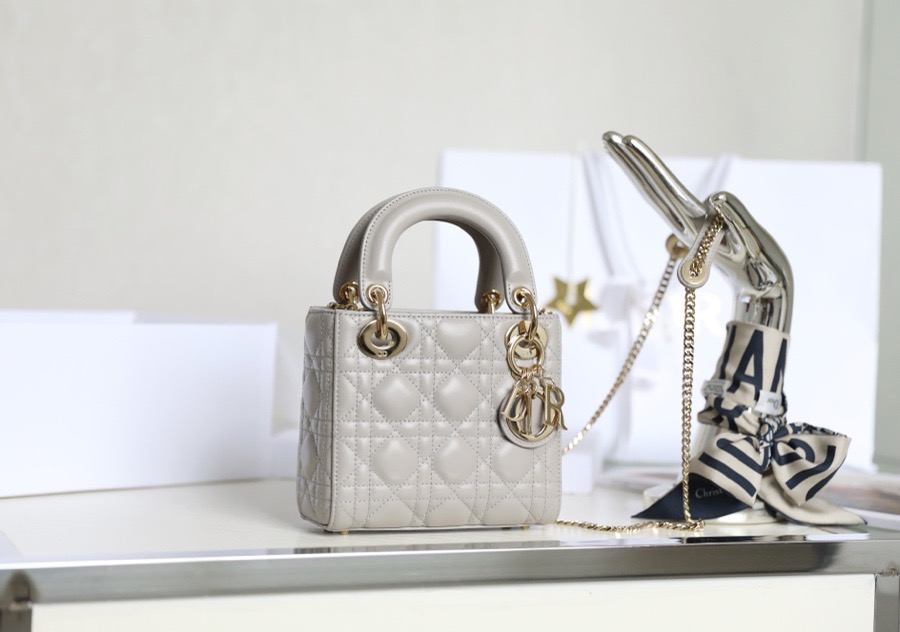 디올 Dior Lady mini 탑 핸들백 17CM