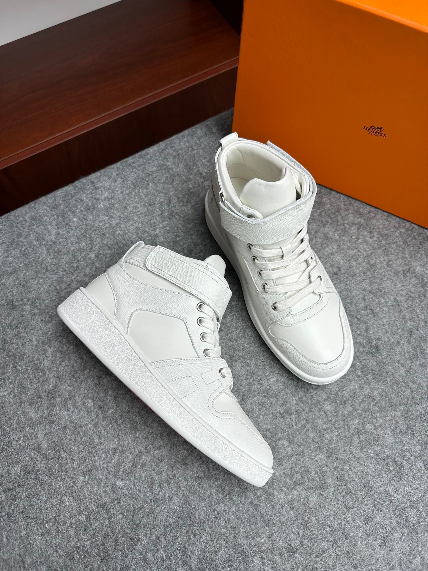 에르메스 Hermes 스니커즈