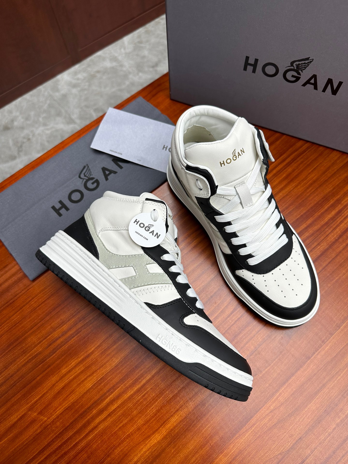 호간 Hogan interaction 스니커즈
