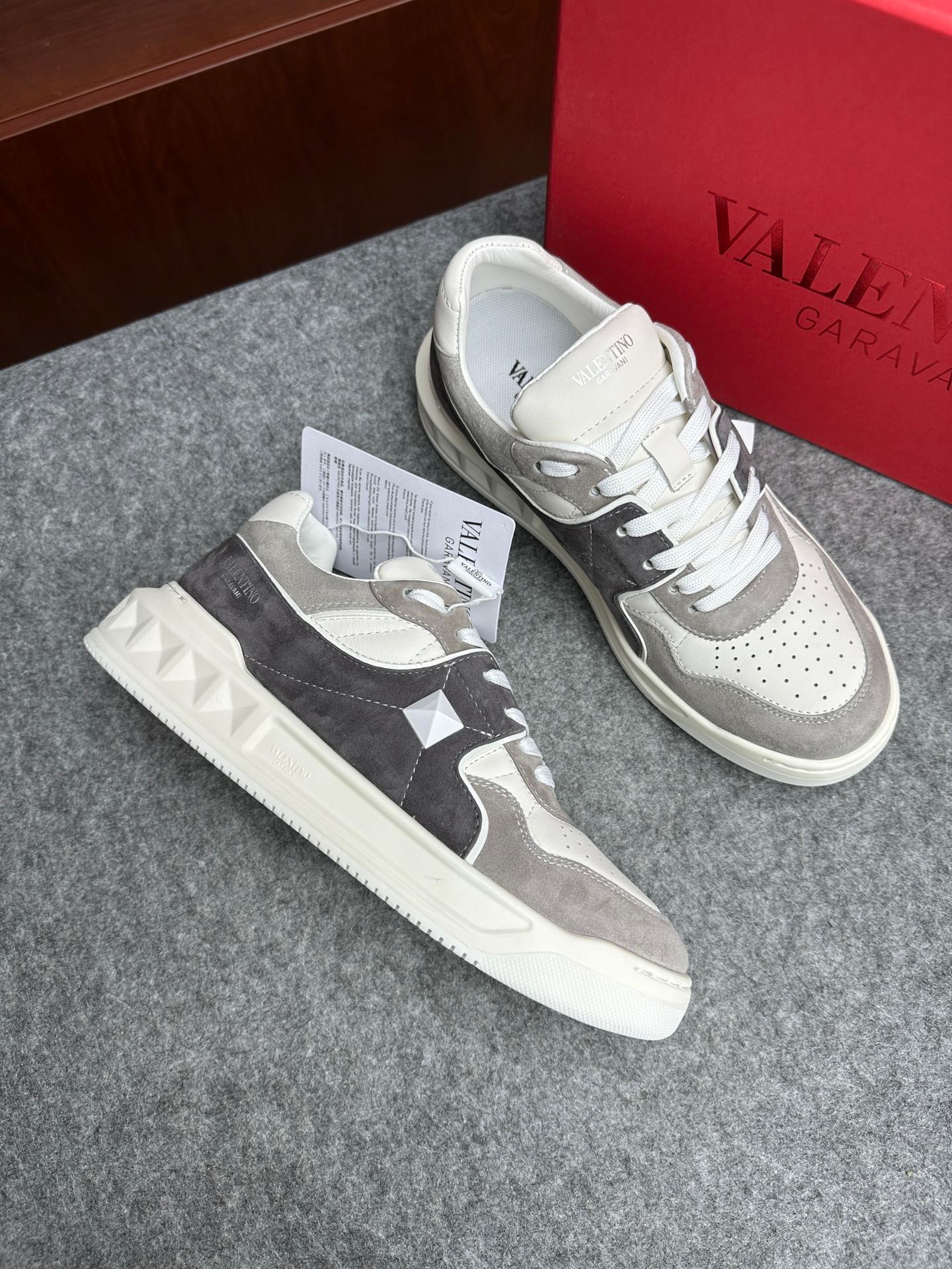 발렌티노 Valentino 스니커즈