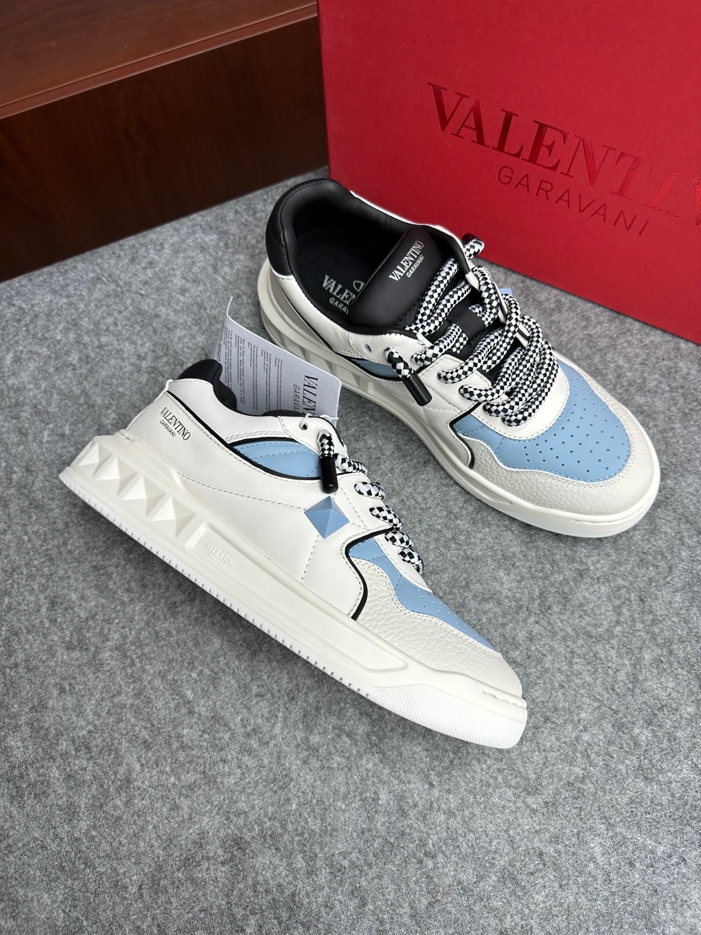 발렌티노 Valentino 스니커즈