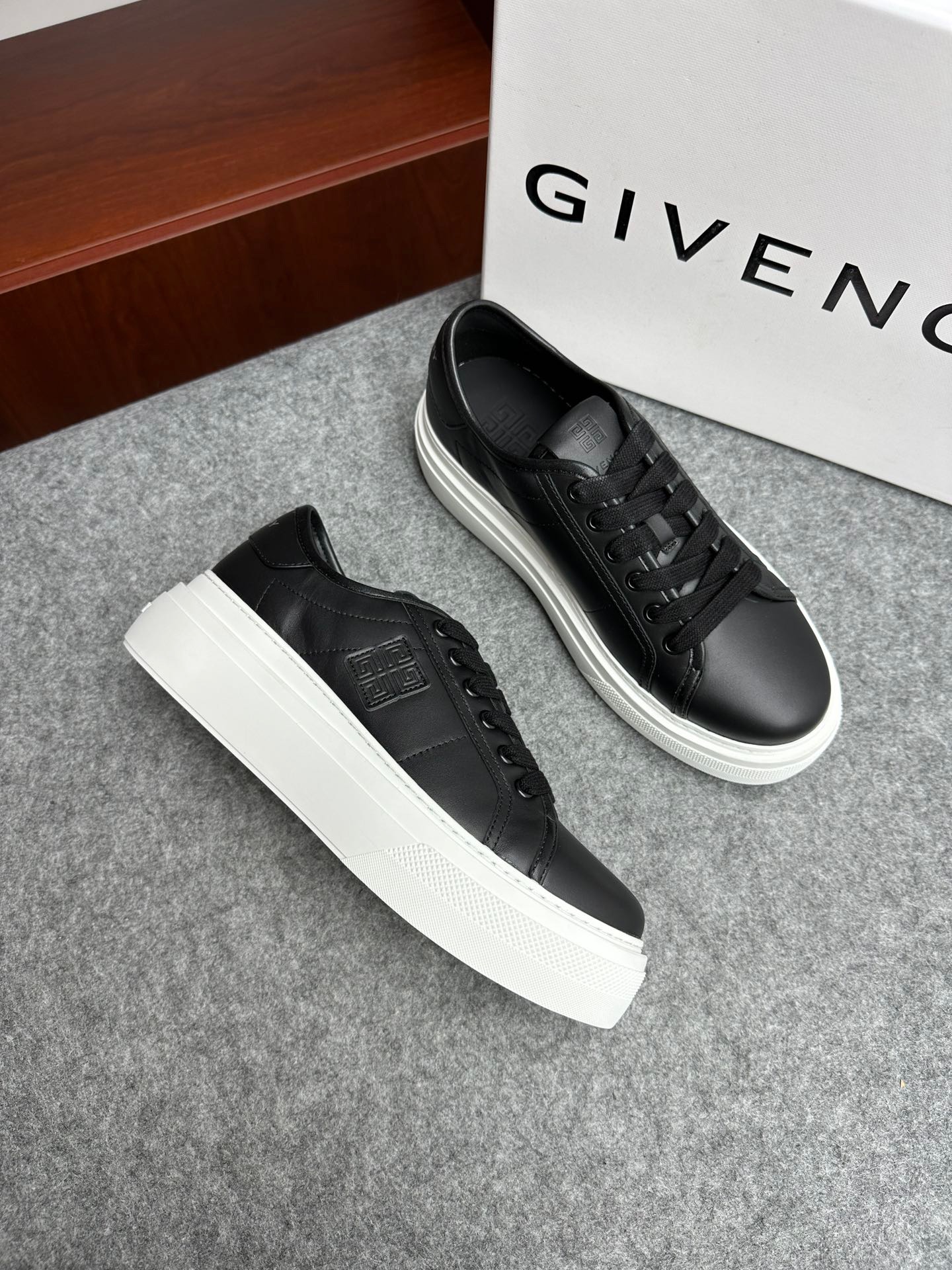 지방시 Givenchy 스니커즈