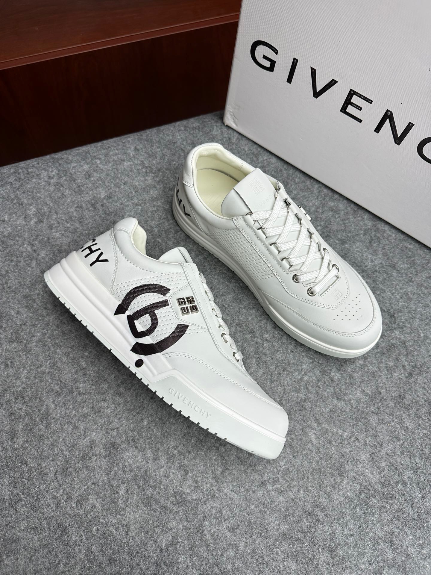 지방시 Givenchy 스니커즈