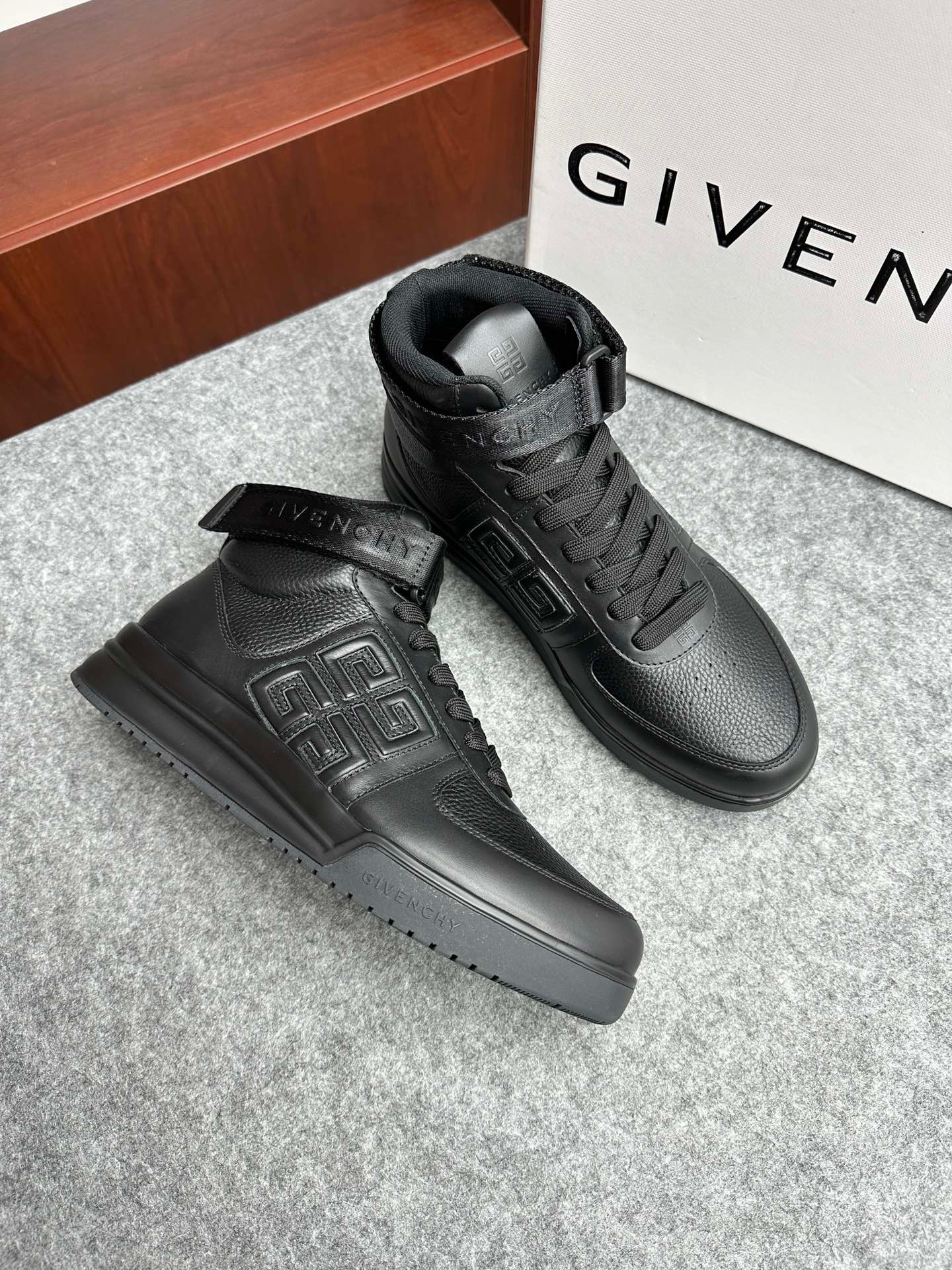 지방시 Givenchy 스니커즈