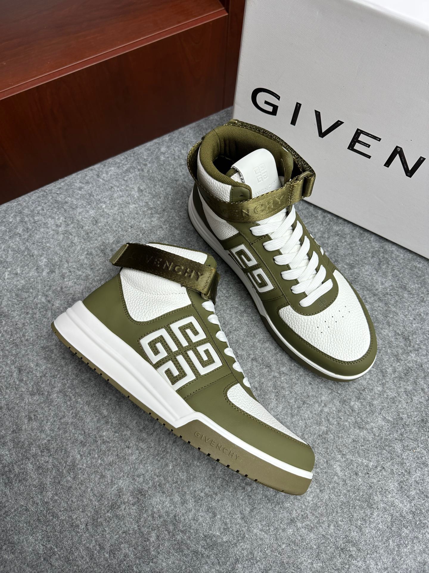 지방시 Givenchy 스니커즈