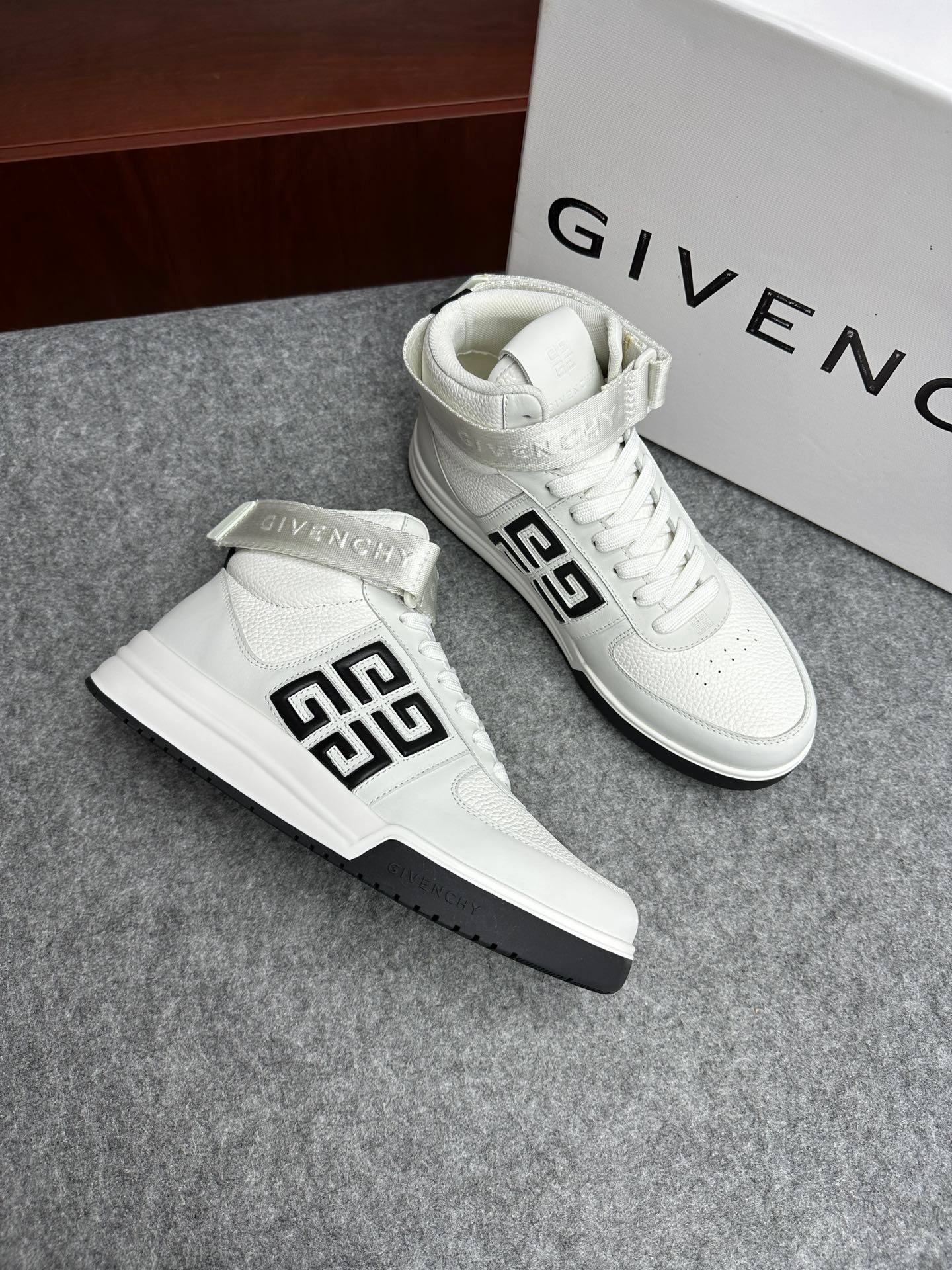 지방시 Givenchy 스니커즈
