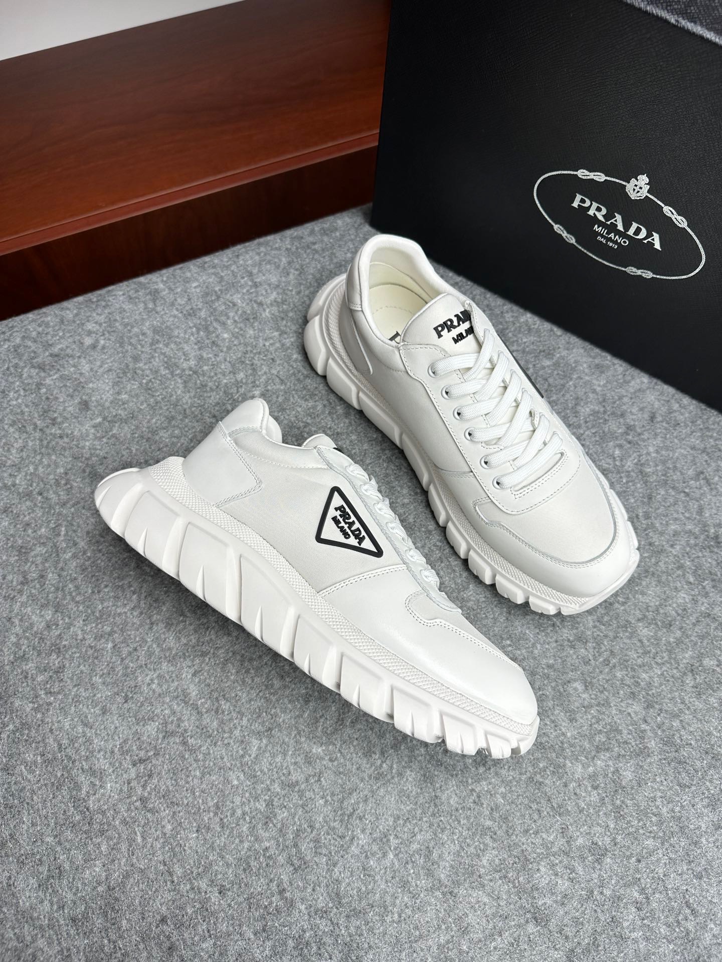 프라다 Prada 스니커즈