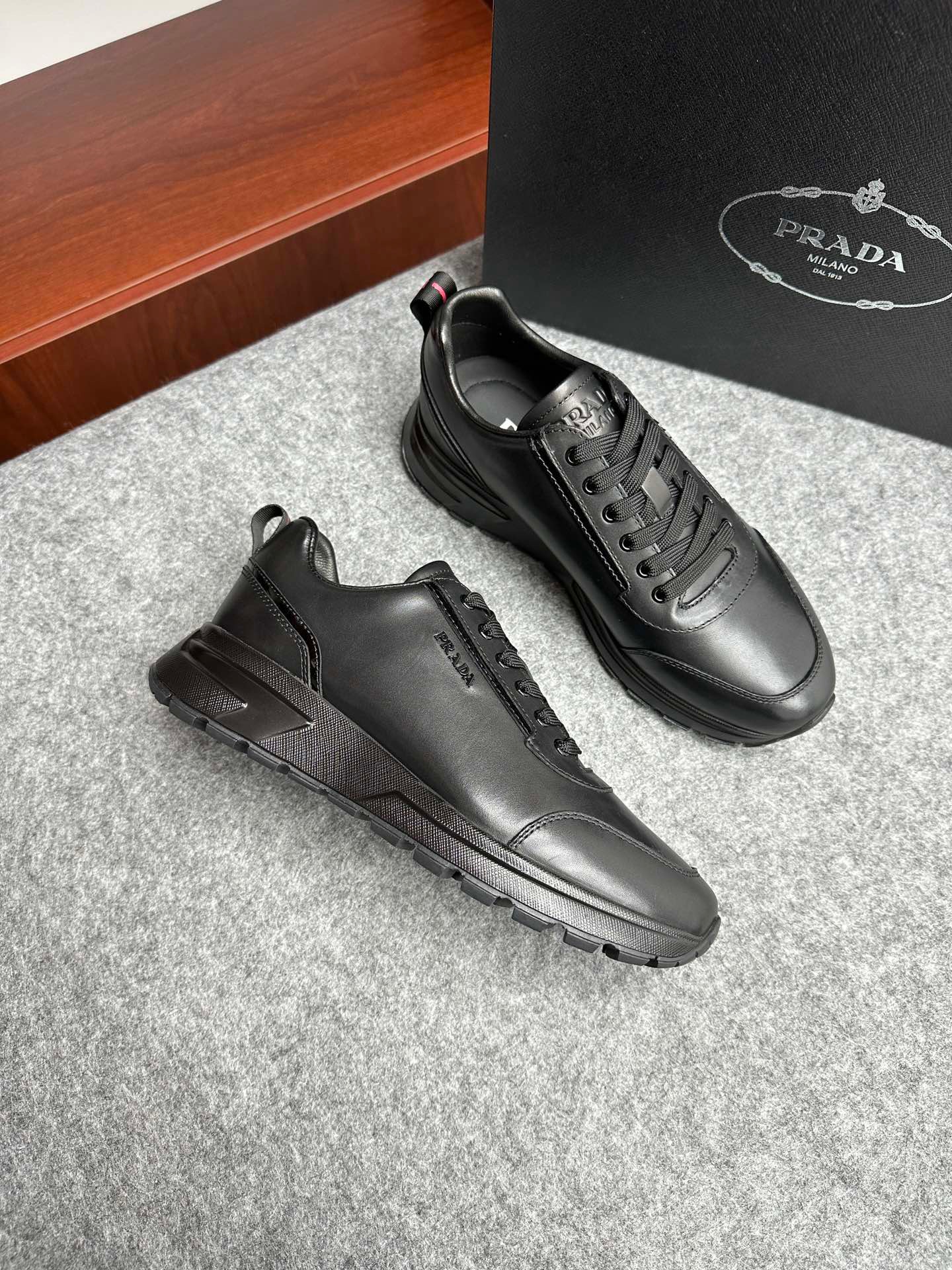 프라다 Prada 스니커즈