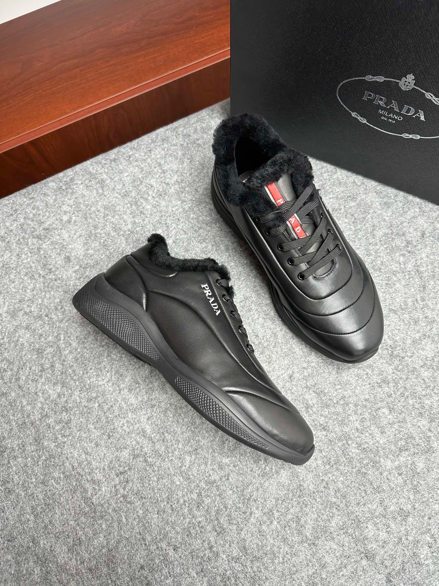 프라다 Prada 스니커즈