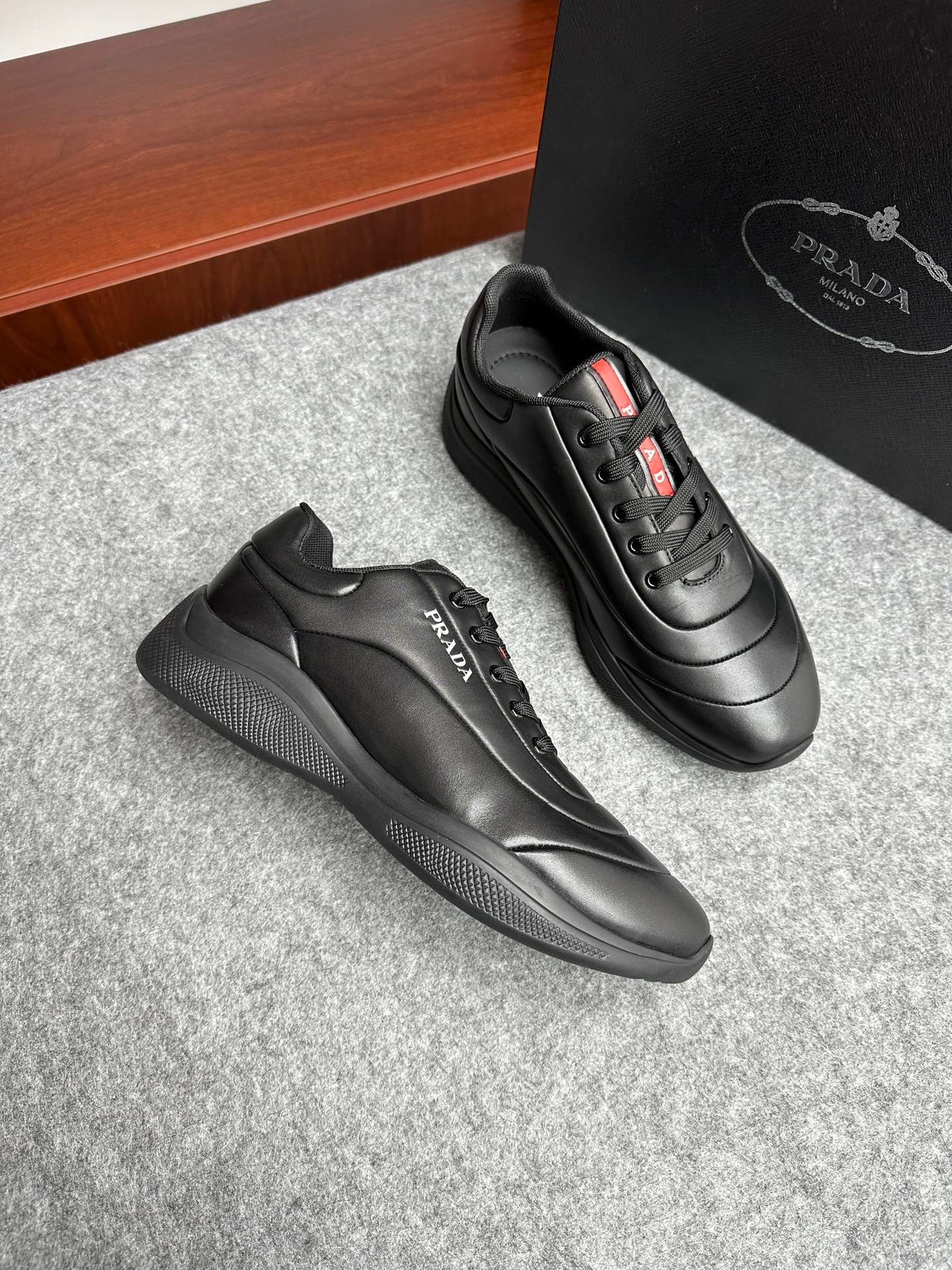 프라다 Prada 스니커즈