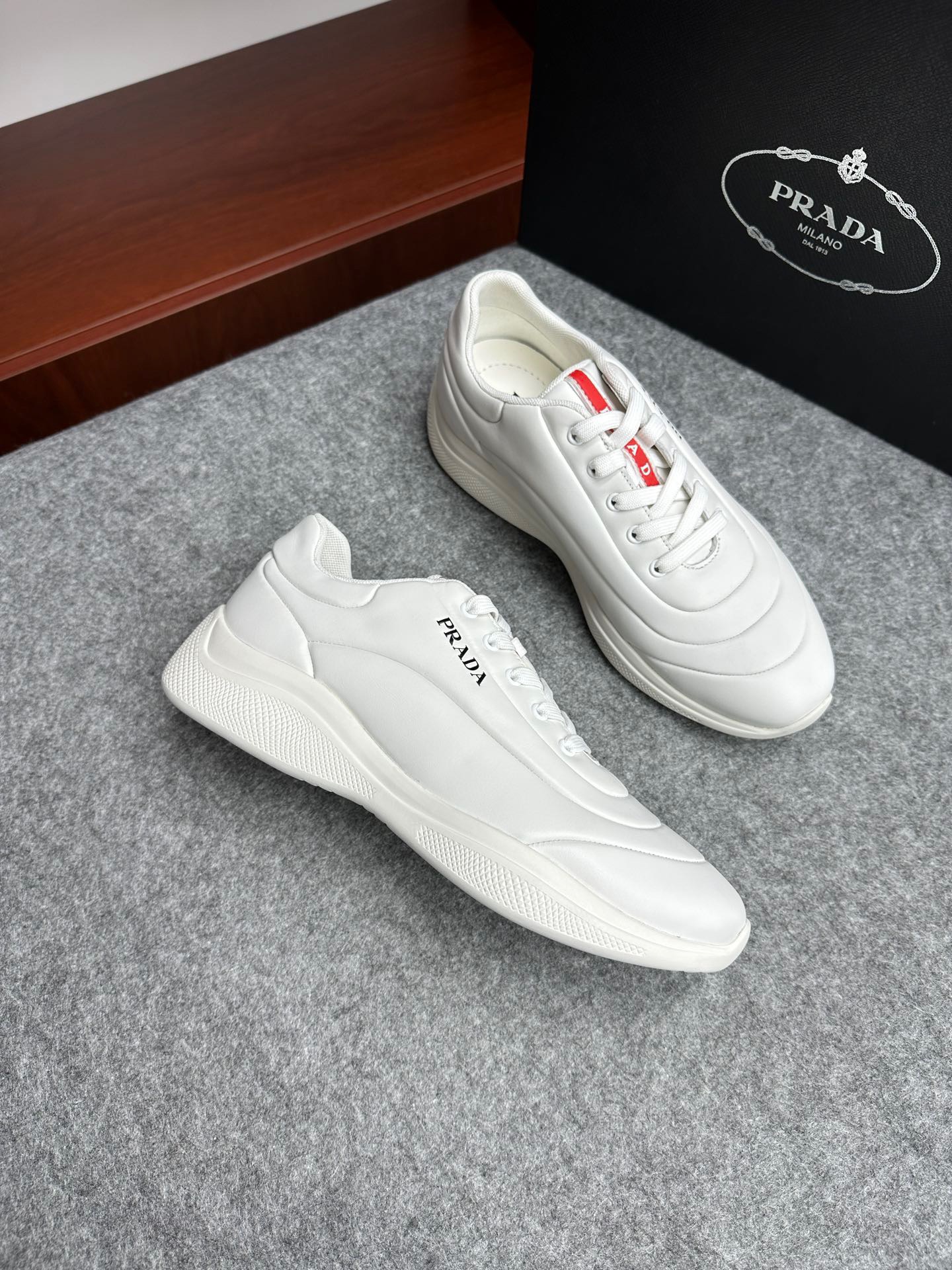 프라다 Prada 스니커즈