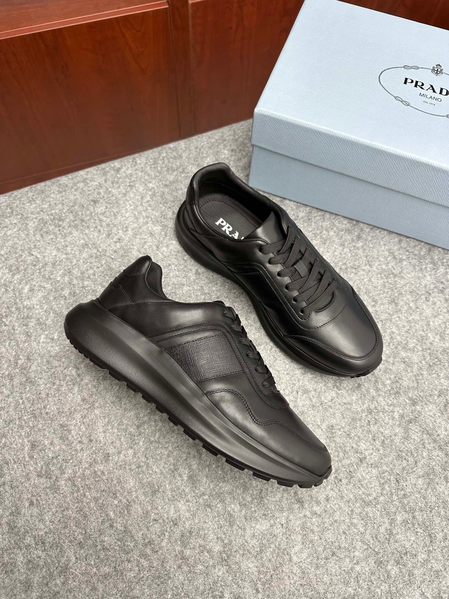 프라다 Prada 스니커즈