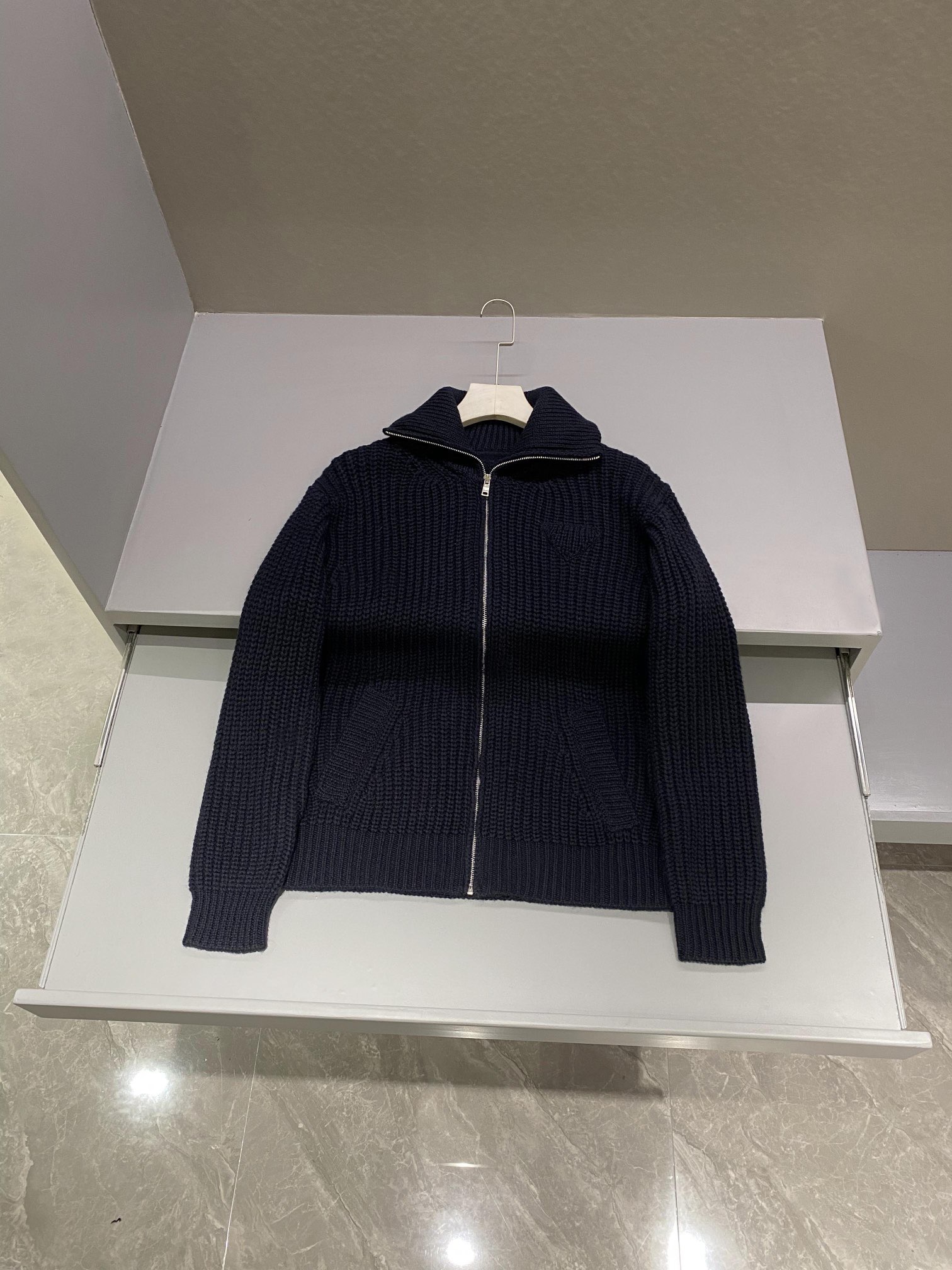 프라다 Prada 스웨터