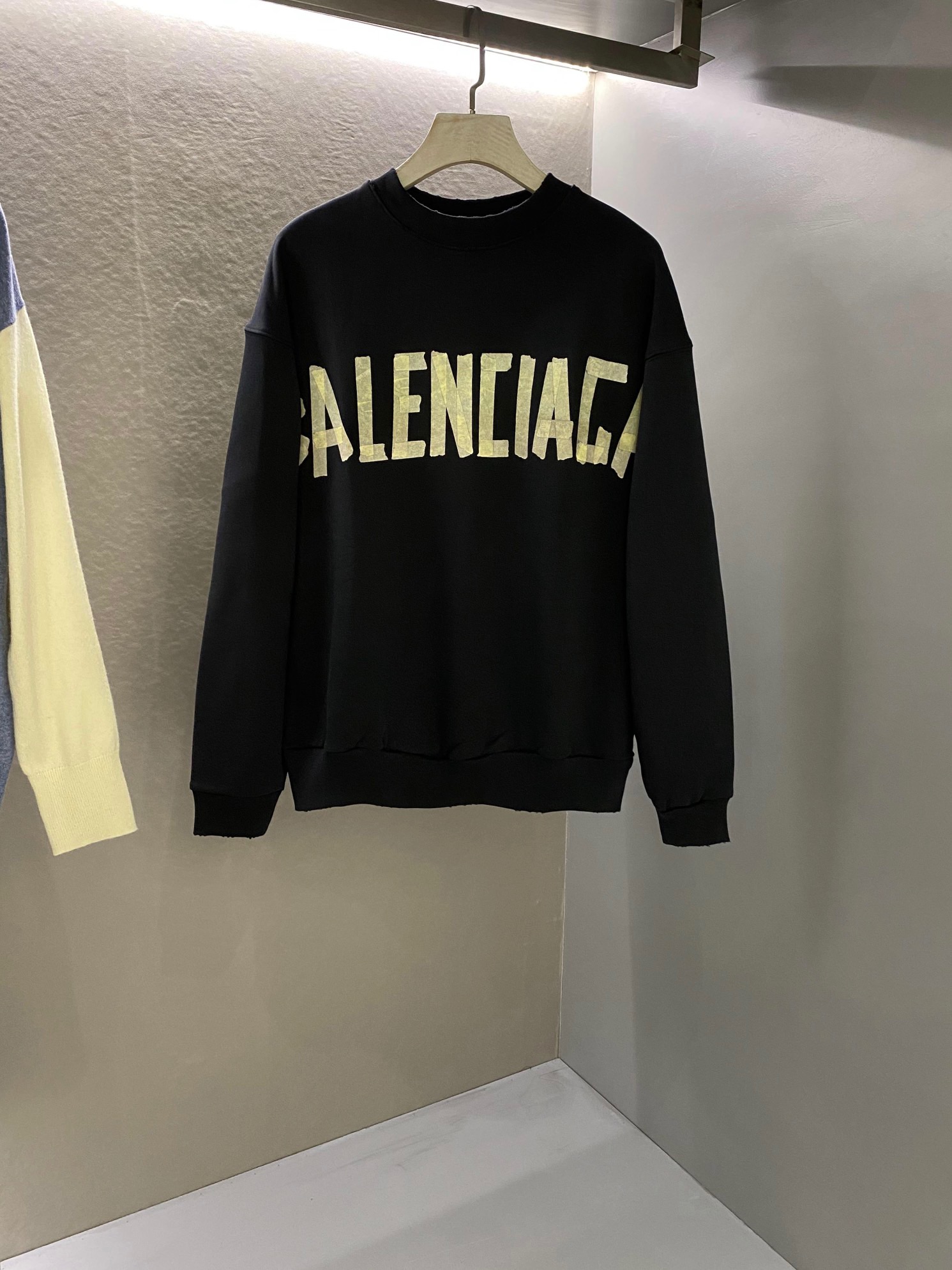 발렌시아가 Balenciaga 라운드 맨투맨