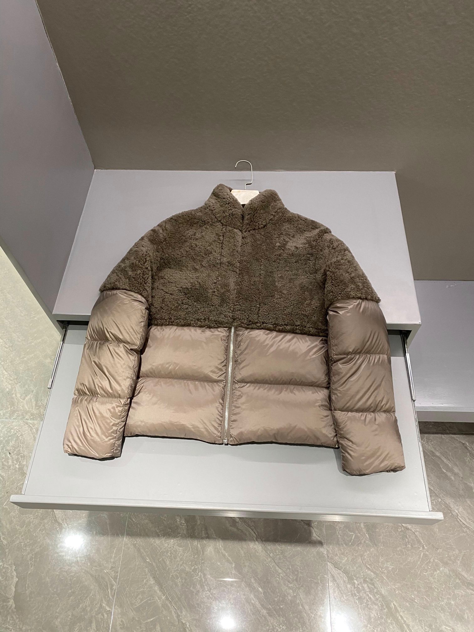 몽클레어 Moncler 패딩.