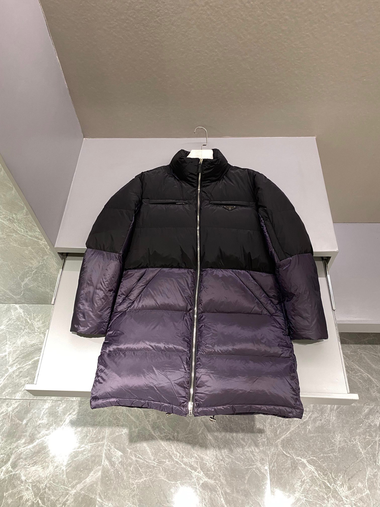 프라다 Prada  패딩