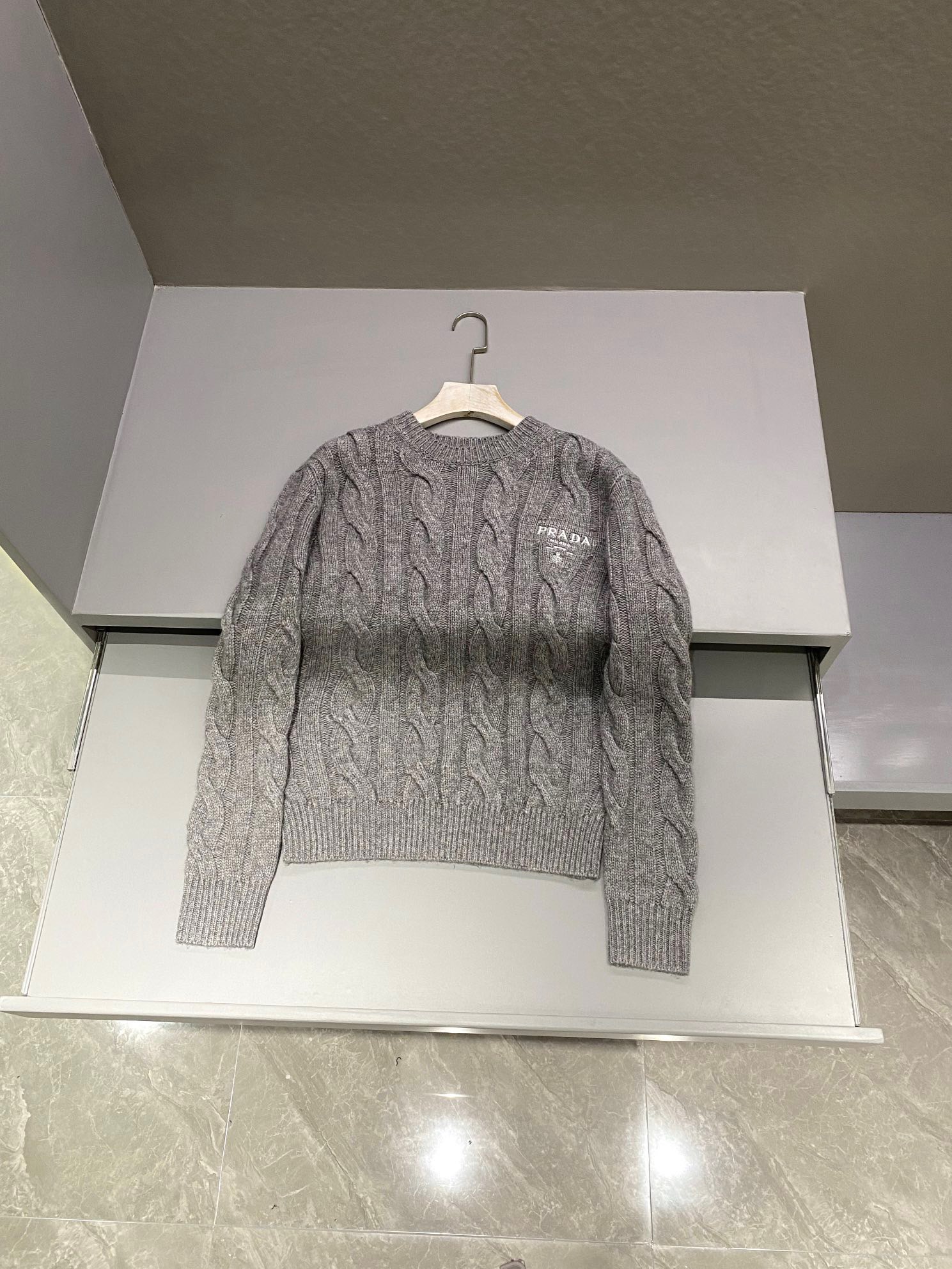 프라다 Prada 스웨터