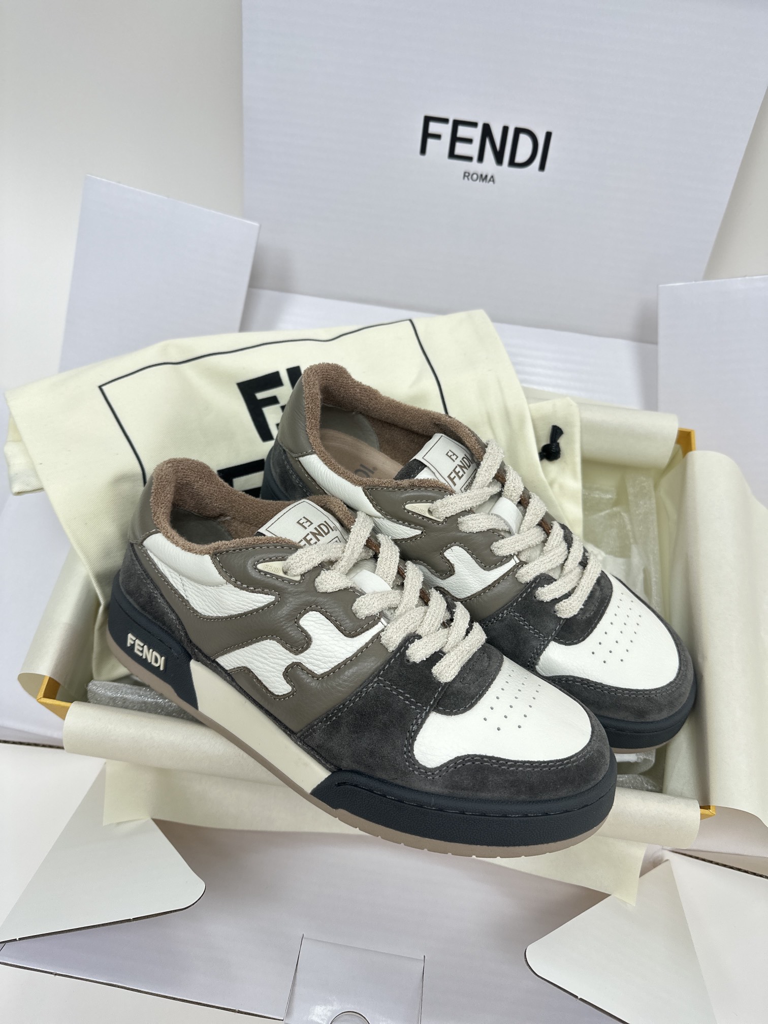 펜디 FEND 스니커즈