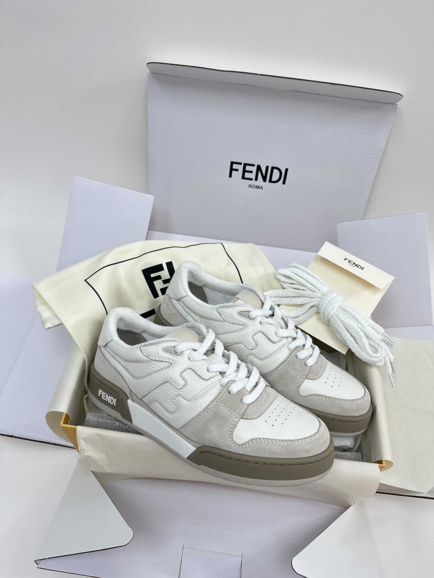 펜디 FEND 스니커즈