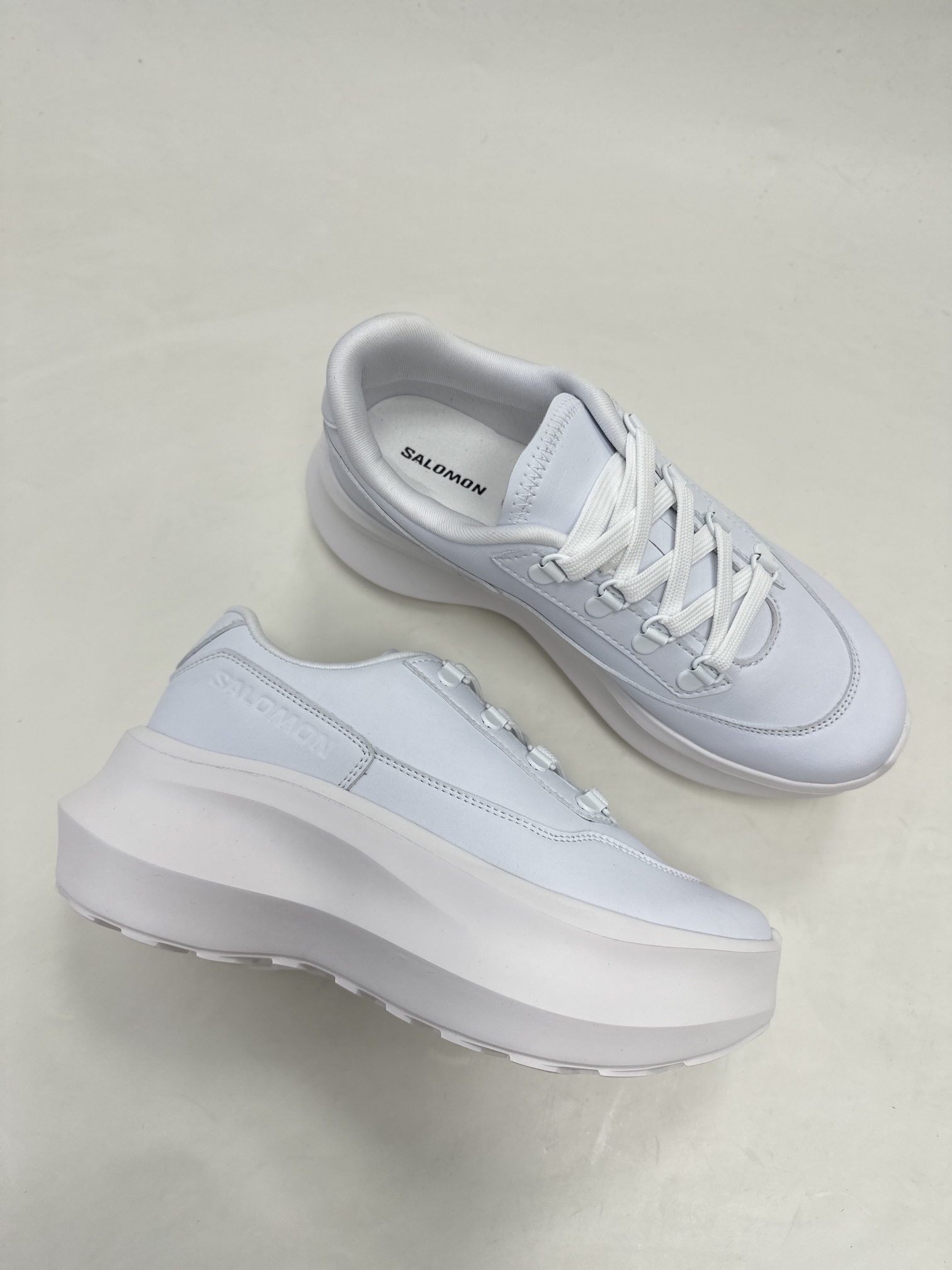 살로몬 Salomon 스니커즈