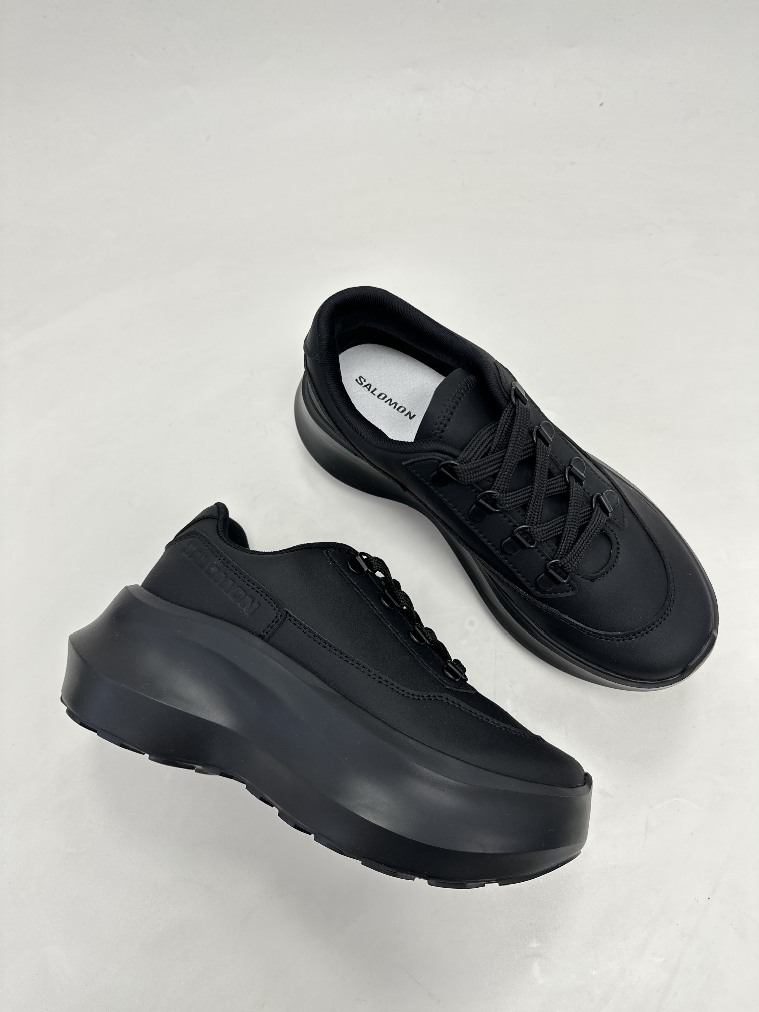 살로몬 Salomon 스니커즈