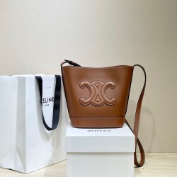 셀린느 CELINE 198243 CUIR TRIOMPHE 버킷 백 22CM