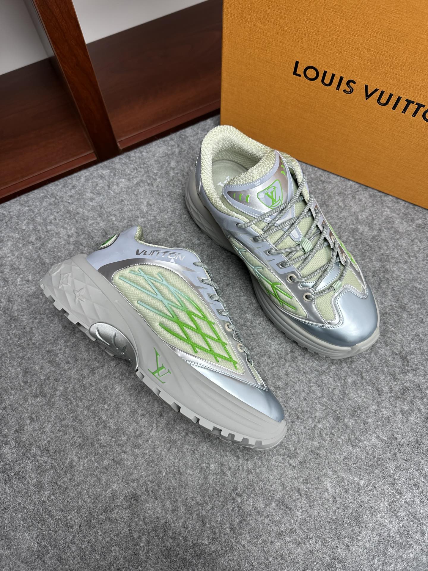 루이비통 Louis Vuitton 스니커즈