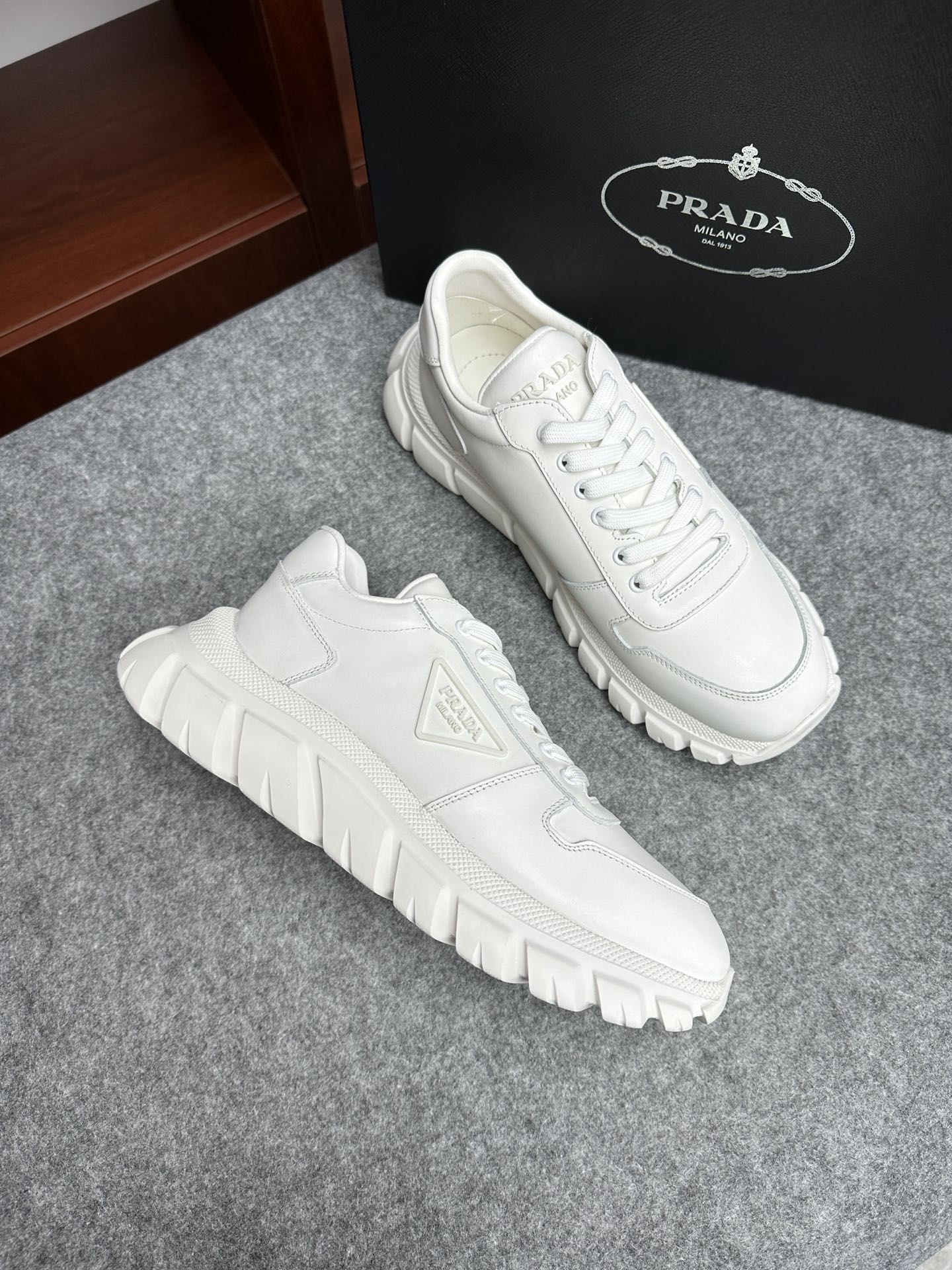 프라다 Prada 스니커즈