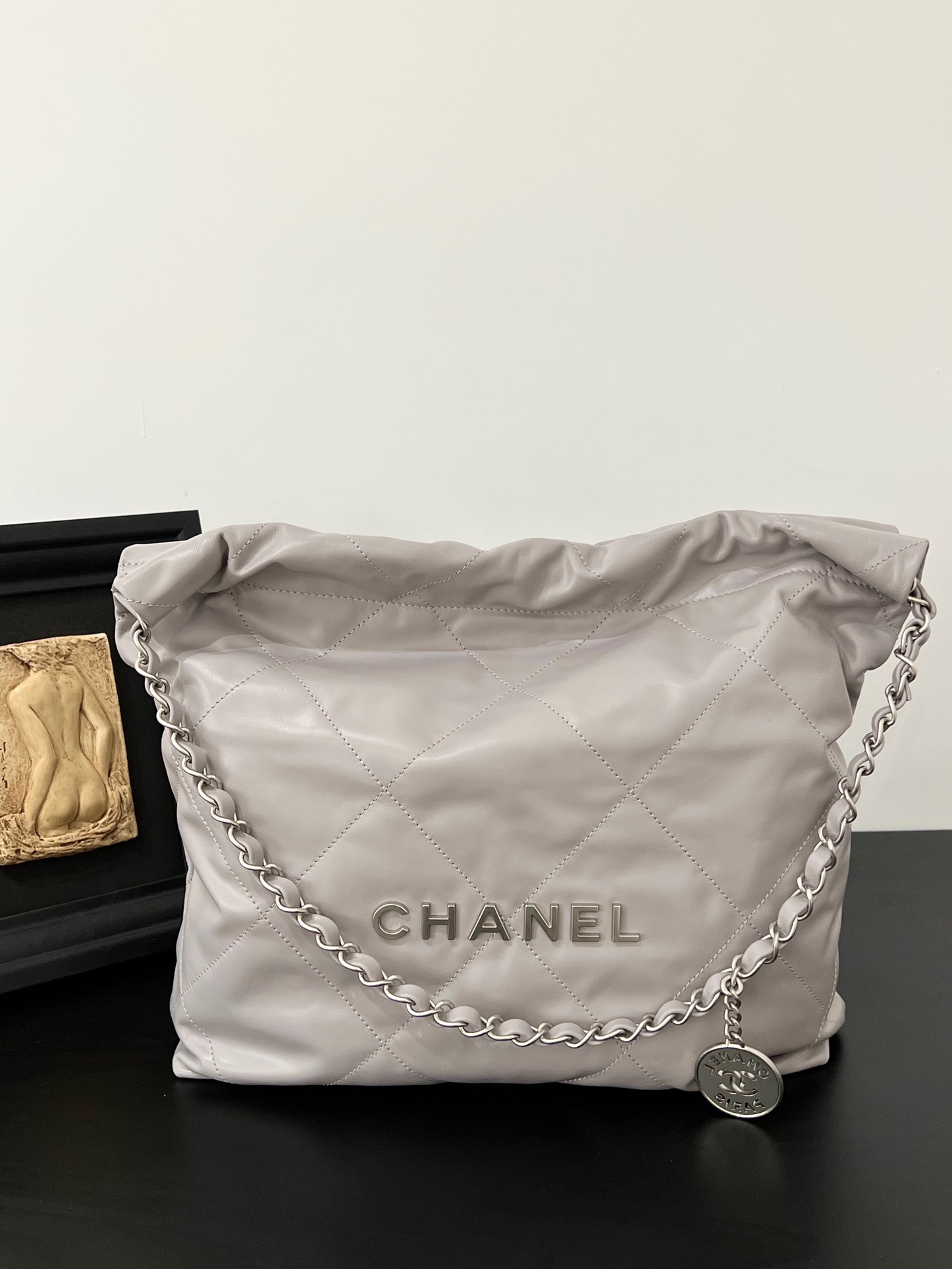 샤넬  CHANEL AS3260 22 스몰 핸드백 샤이니 카프스킨 & 실버 메탈  35CM