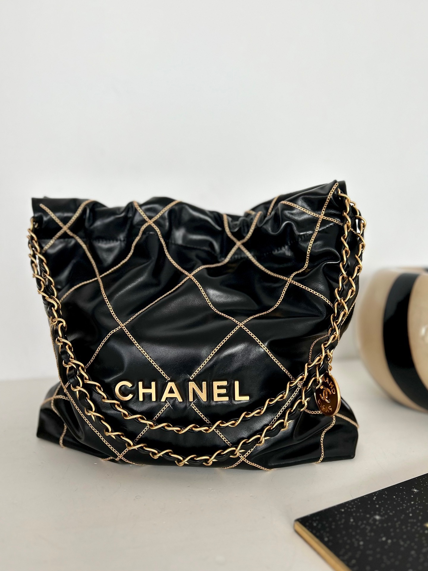 샤넬 CHANEL AS3260 23B 스몰 핸드백 샤이니 카프스킨 & 골드 메탈 블랙 35CM