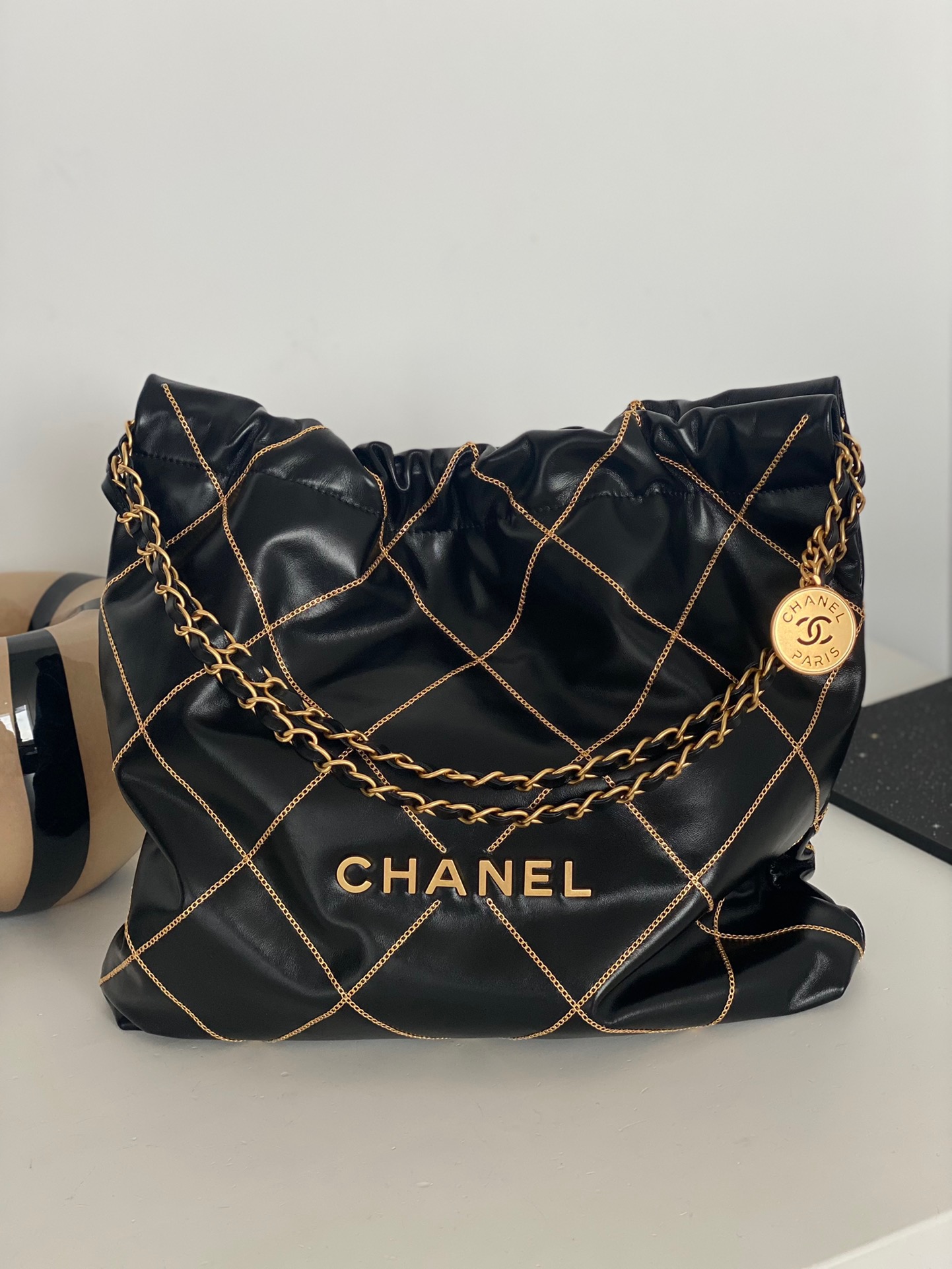샤넬 CHANEL AS3261 23B 미디움 핸드백 샤이니 카프스킨 &   골드 메탈 블랙 39CM
