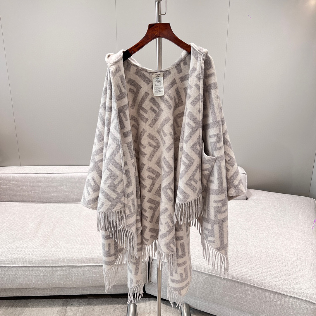 펜디 FENDI 케이프 140x140cm