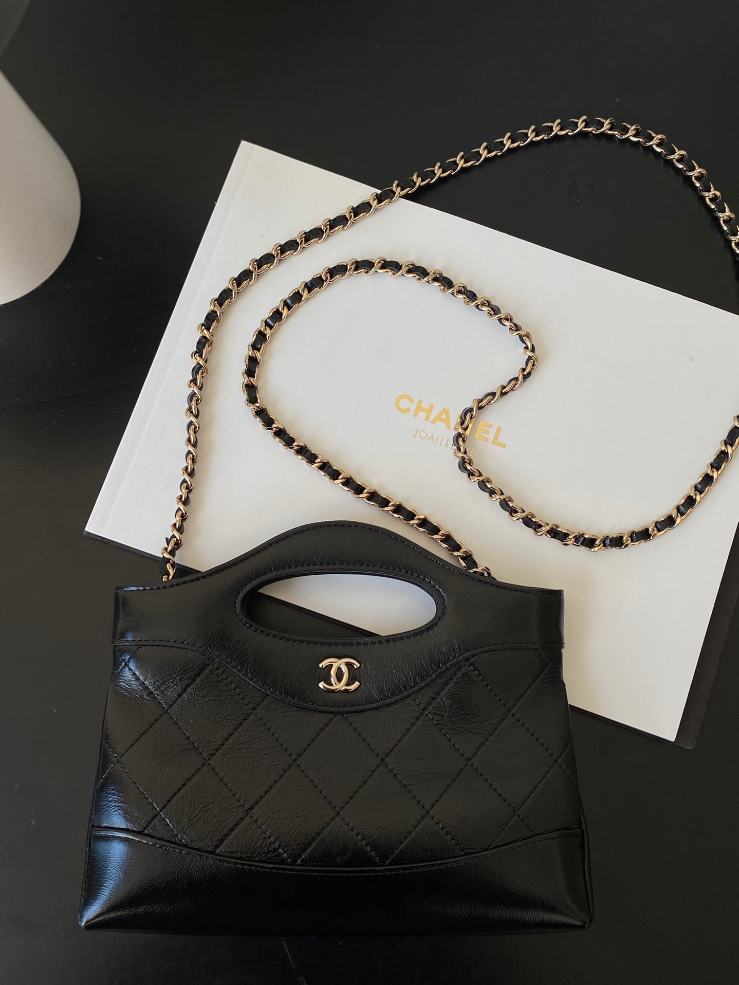 샤넬 CHANEL AP3656 24C 미니 크로스 백 20.5CM