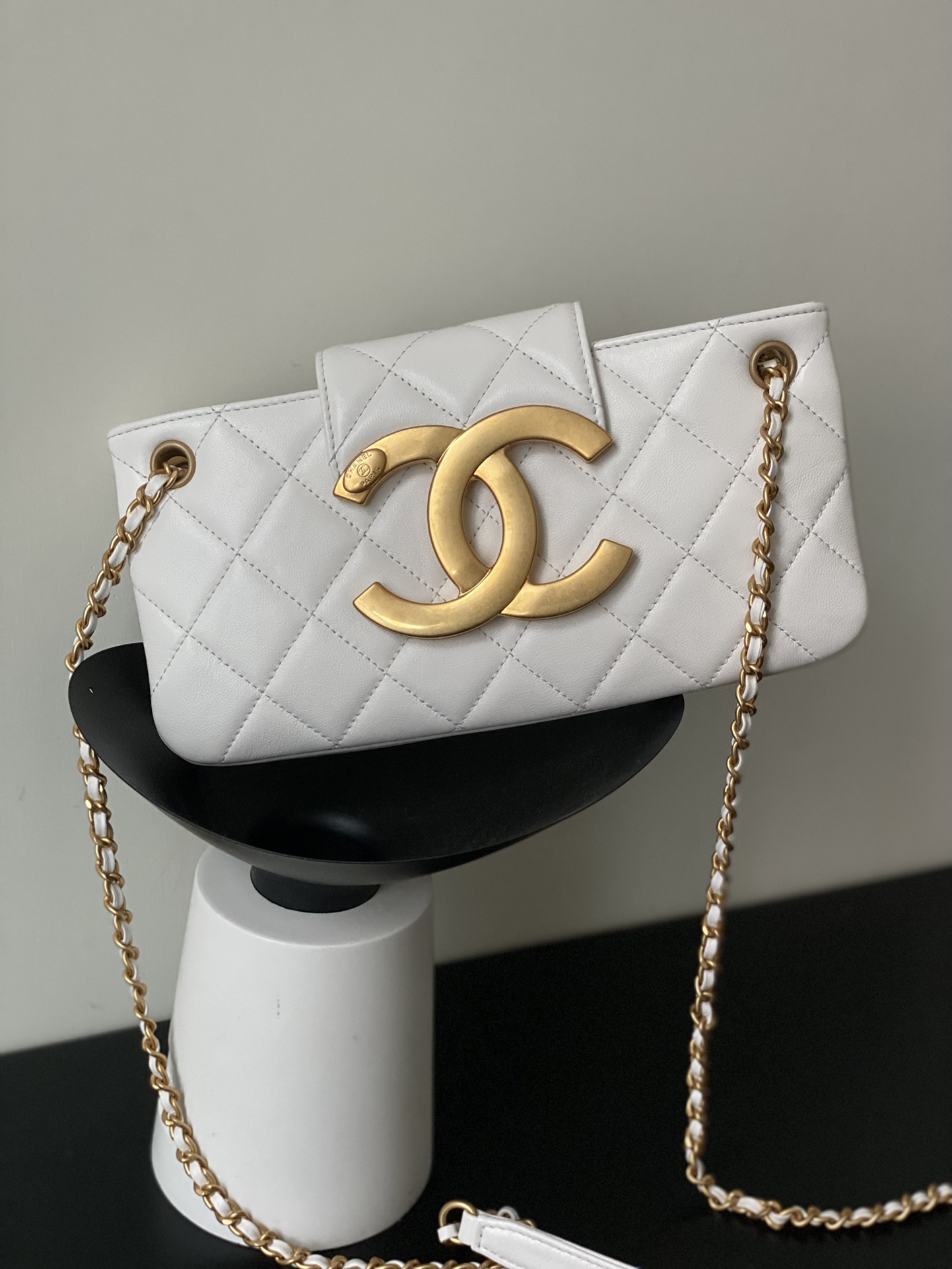 샤넬 CHANEL AS4611 24C 크로스 백 24CM