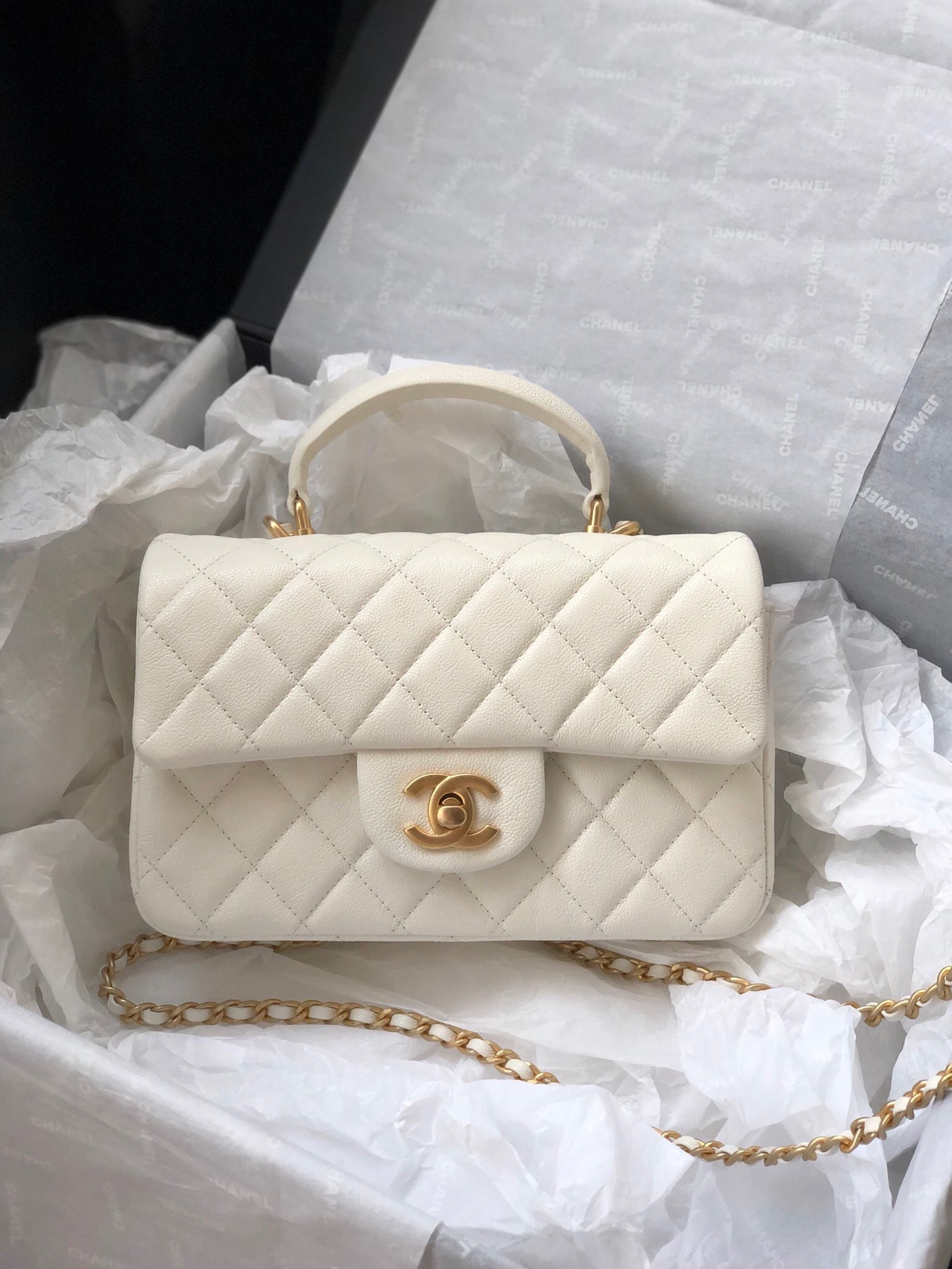 샤넬 CHANEL AS2431B 핸들 장식의 미니 플랩백  & 골드 메탈 20CM