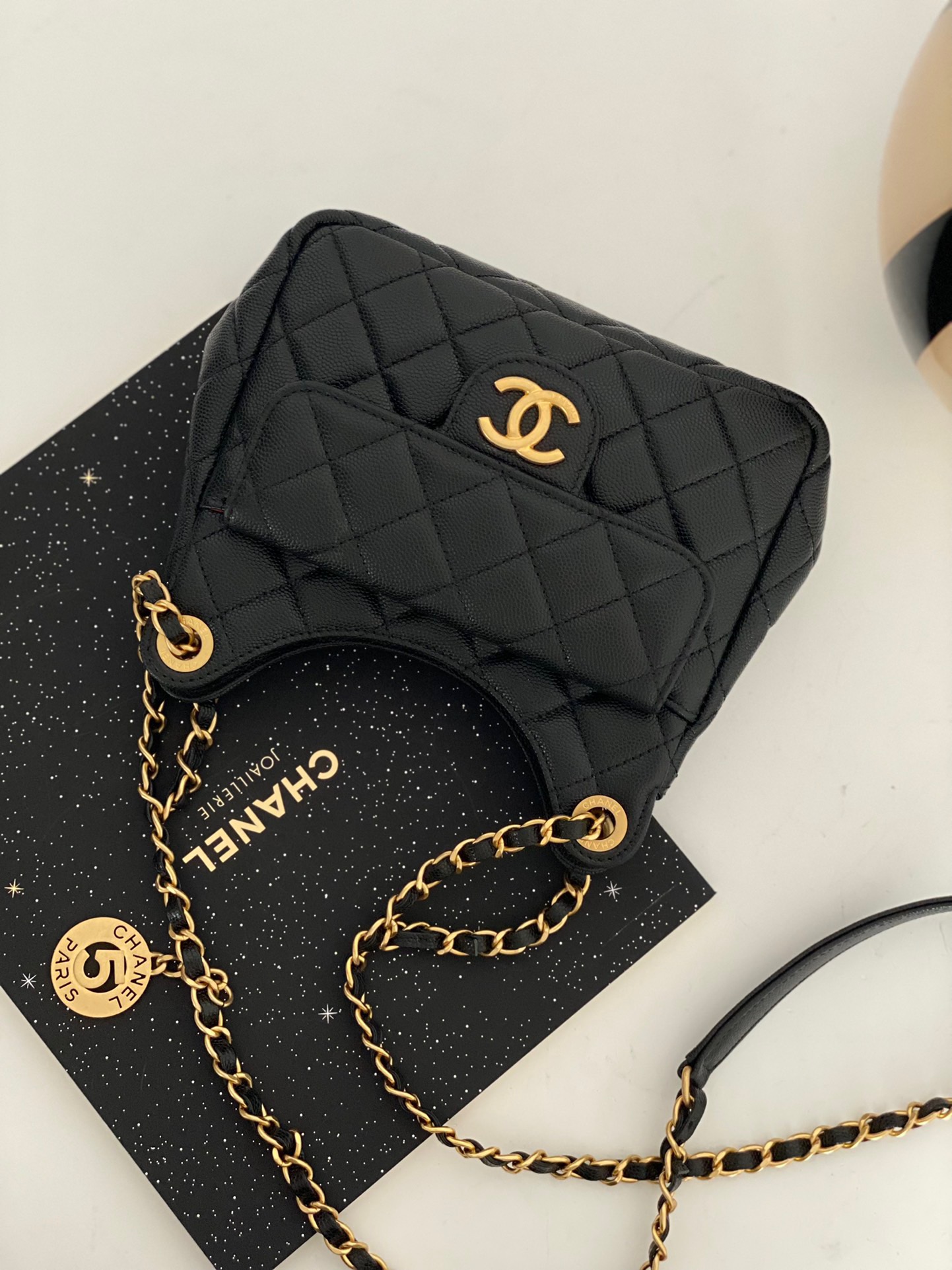 샤넬 CHANEL AS3710 23P 스몰 호보백 카프스킨 & 골드 메탈 블랙 17CM