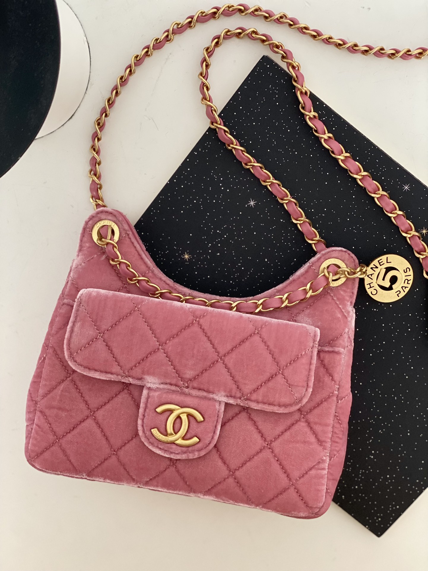 샤넬 CHANEL AS3710 23B 스몰 호보백  & 골드 메탈 17CM