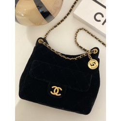 샤넬 CHANEL AS3690 23B 호보백 & 골드 메탈 21.5CM